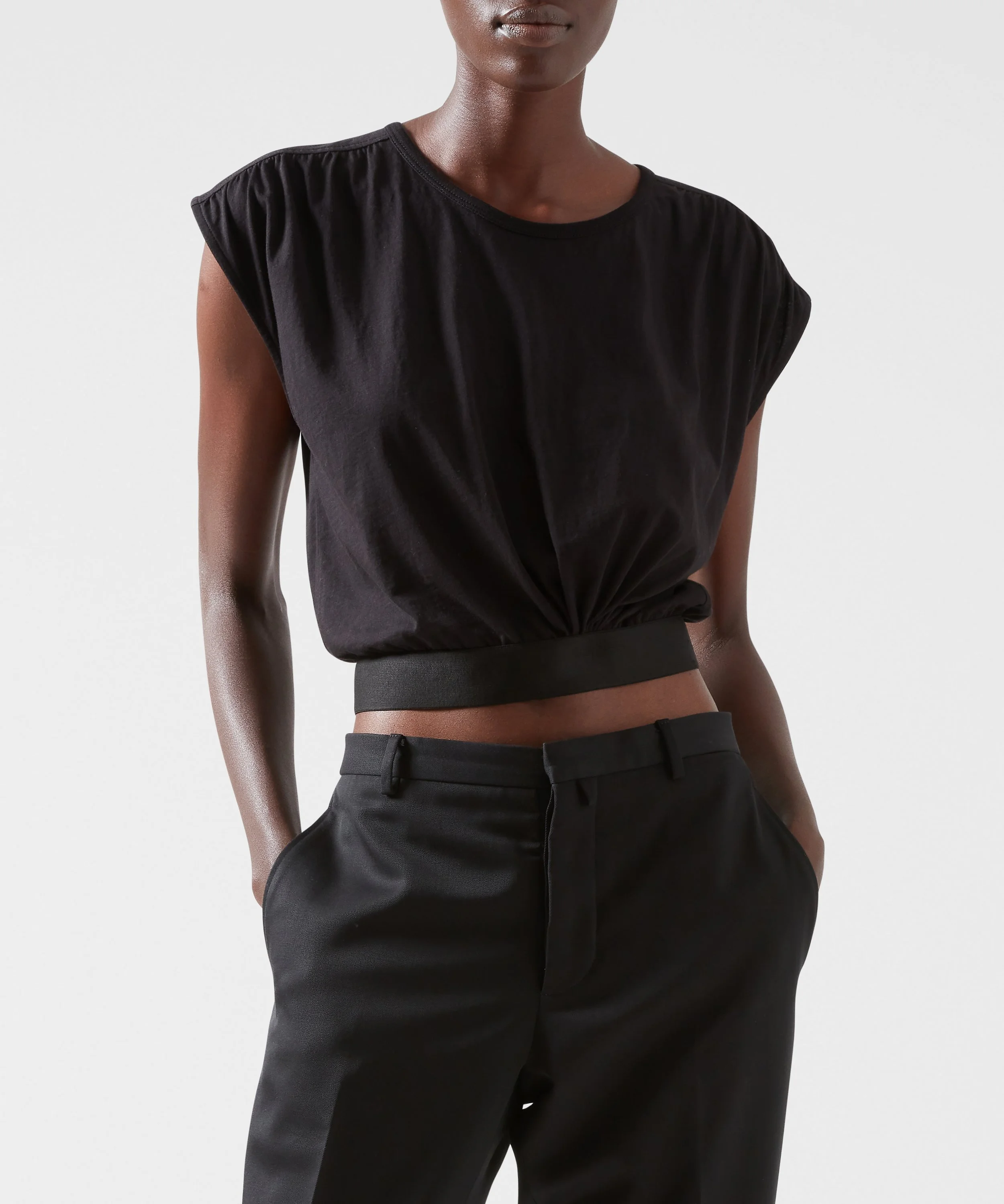 AW1541_GAB_BLACK_1.jpg