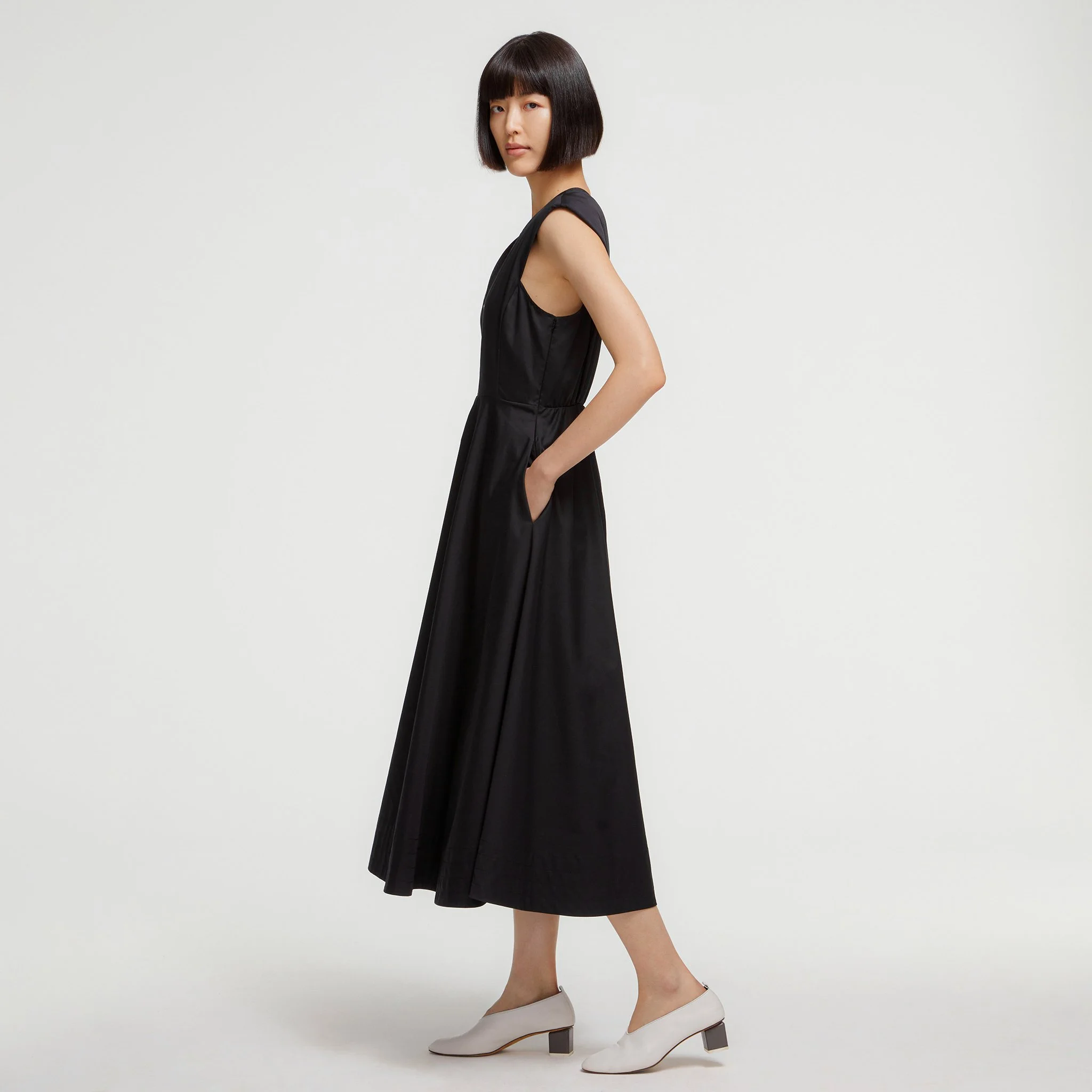 03_A-Line Dress in Cotton Poplin_Black_FULL SIDE_0628.jpg