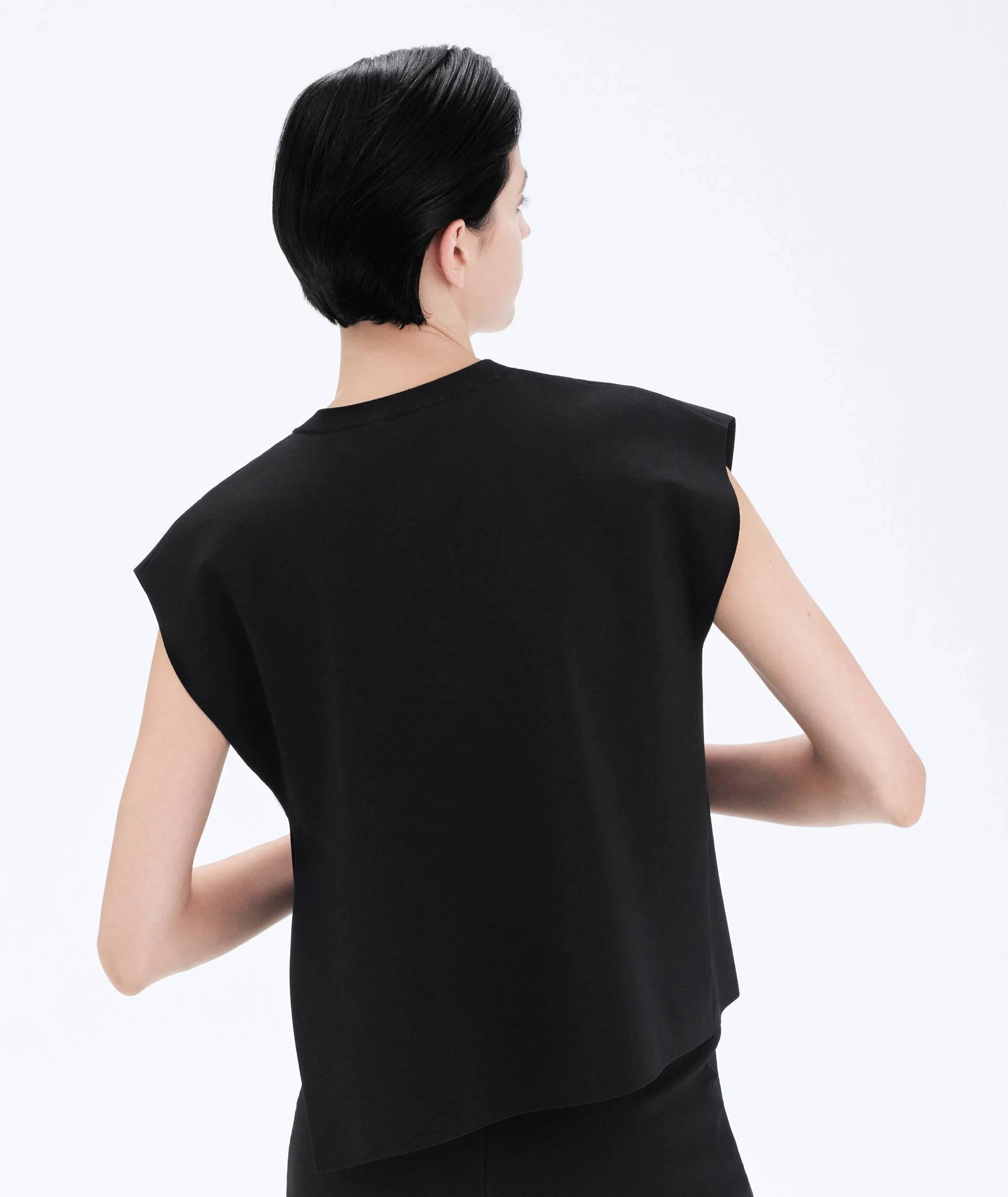 LINN ONE SLIT CREWNECK_114.jpeg