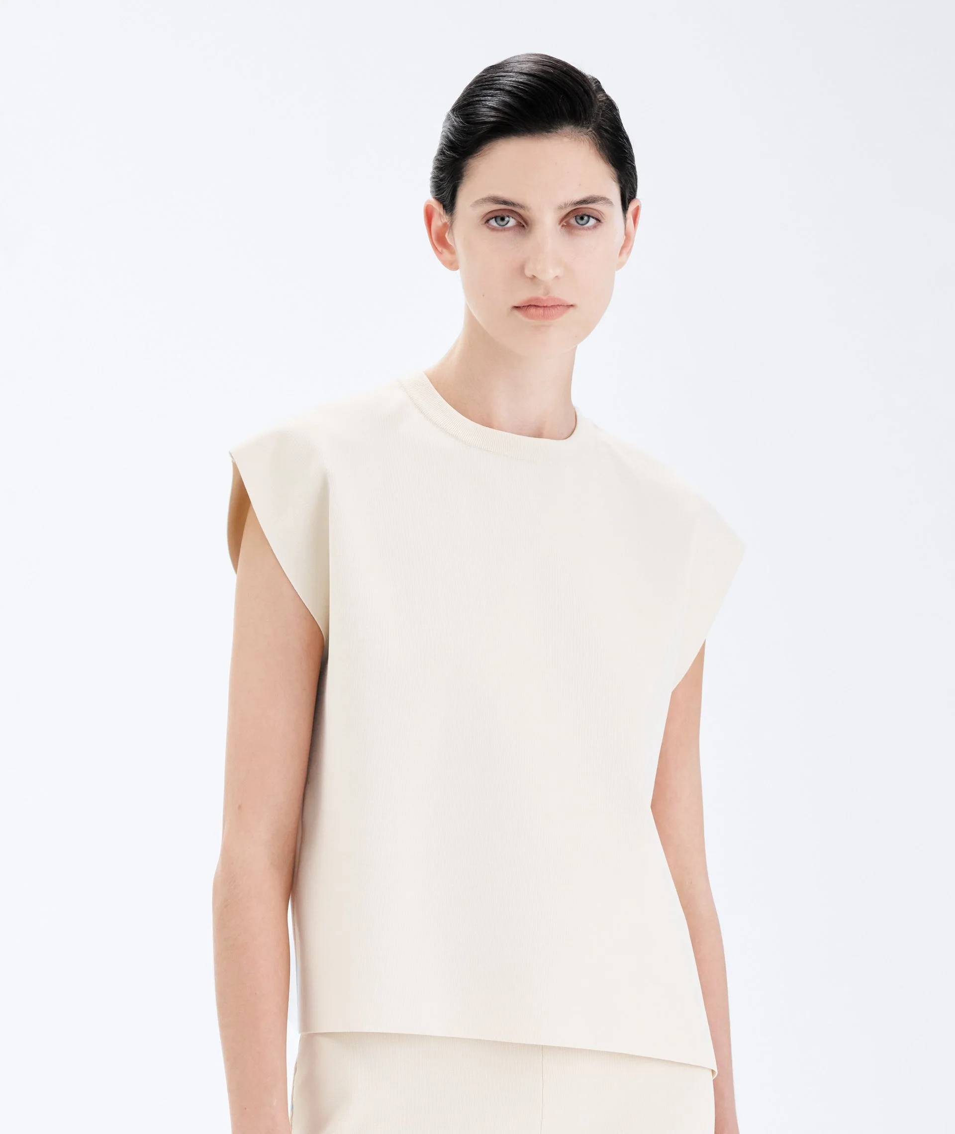 LINN ONE SLIT CREWNECK_129.jpeg