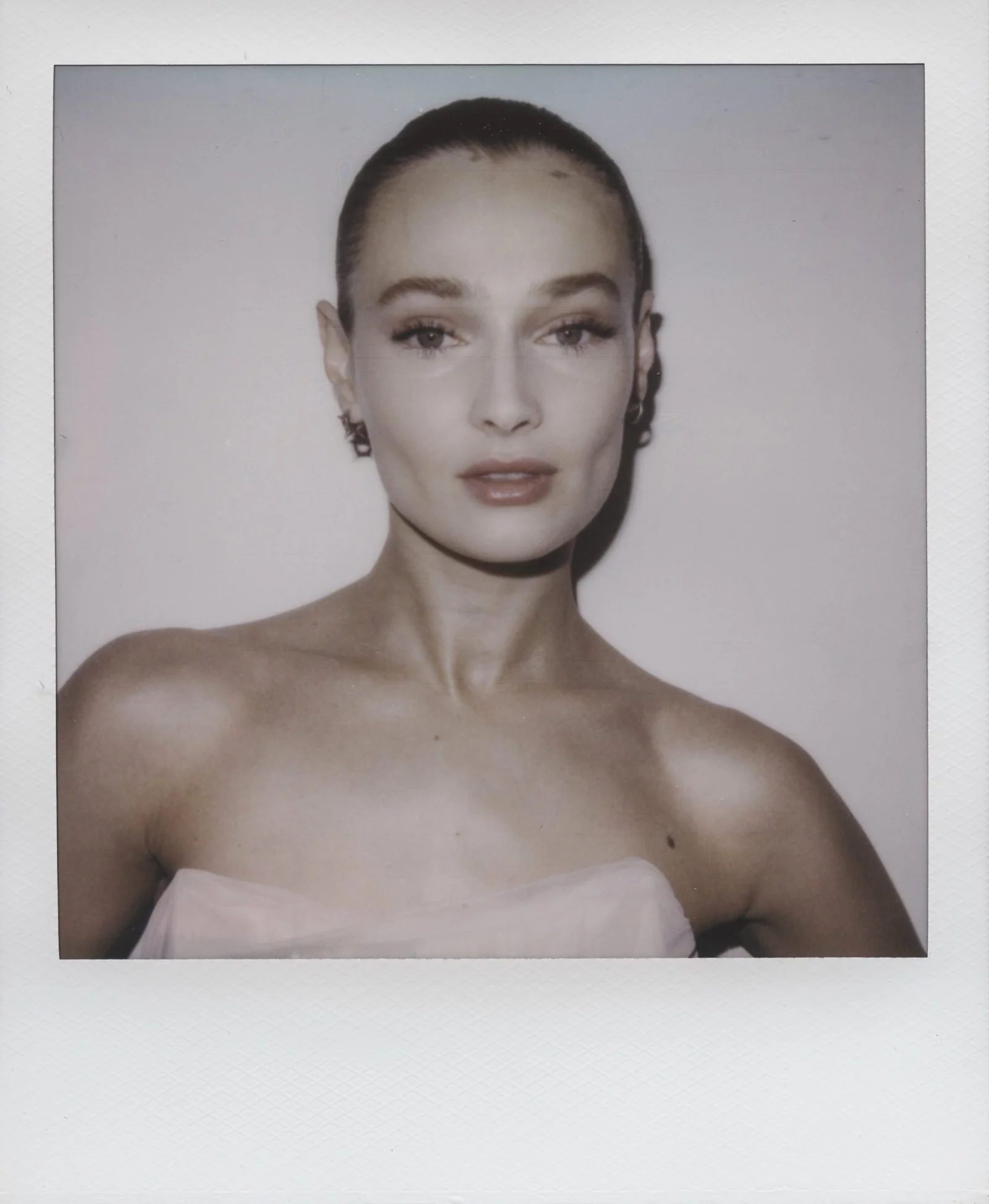 KJC_PPCONCEALER_23_Model_Ecomm_2-5N_Polaroid_After_0001.jpg