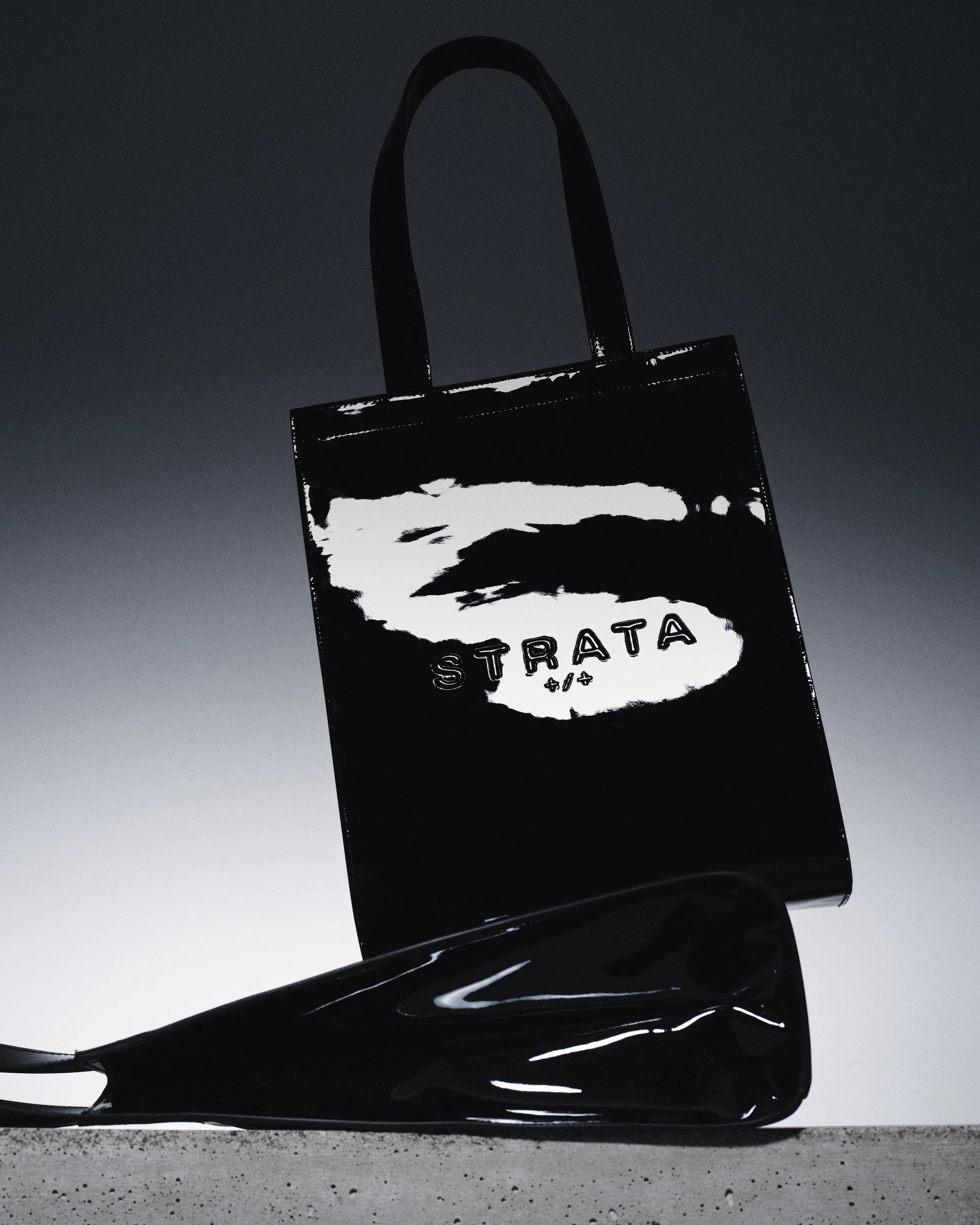 STRATA_CREATIVE_THE CARMEN BAG_PATENT LEATHER_350.jpg