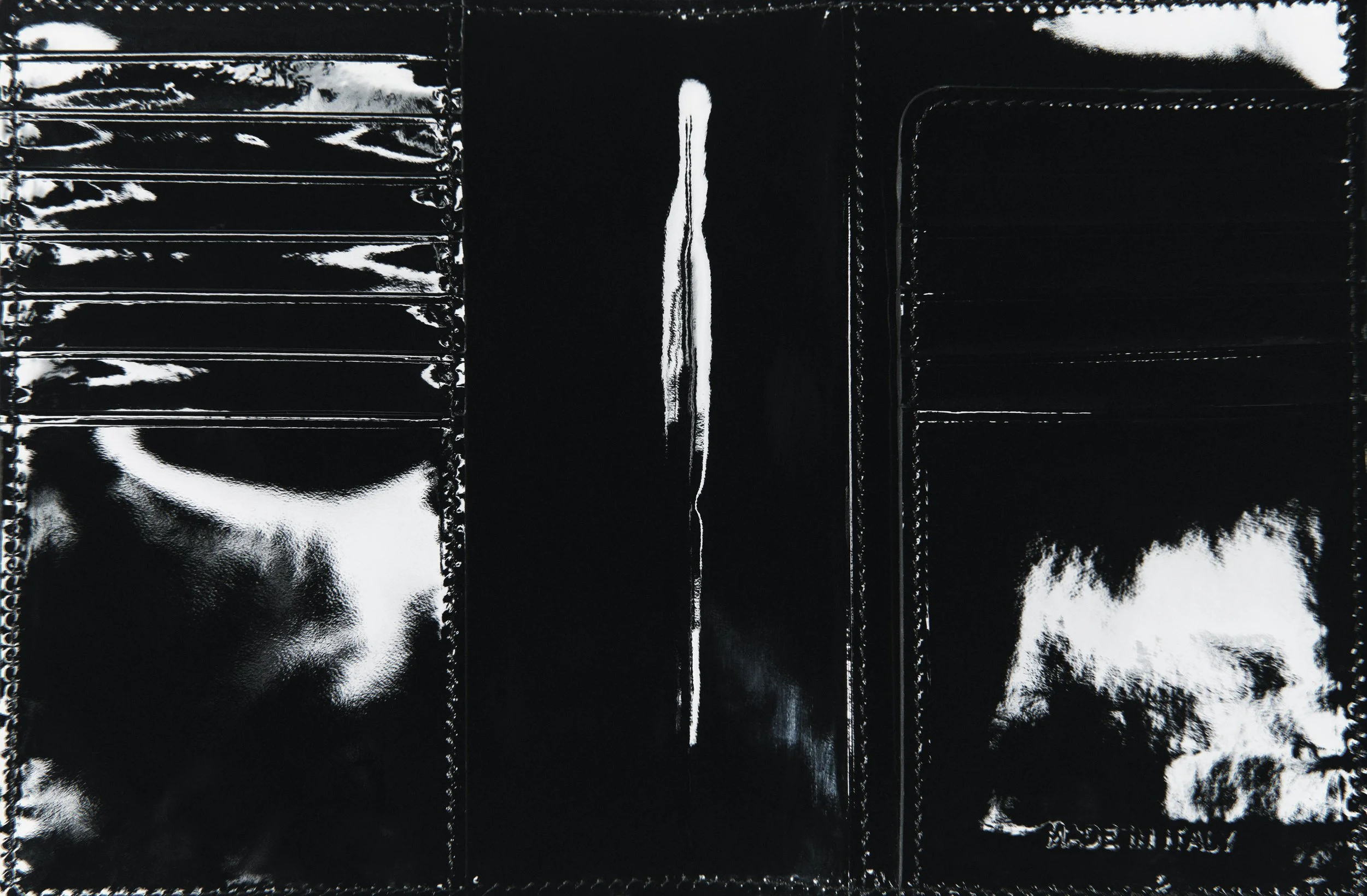 STRATA_CREATIVE_TRAVEL SLEEVE_PATENT BLACK_166.jpg