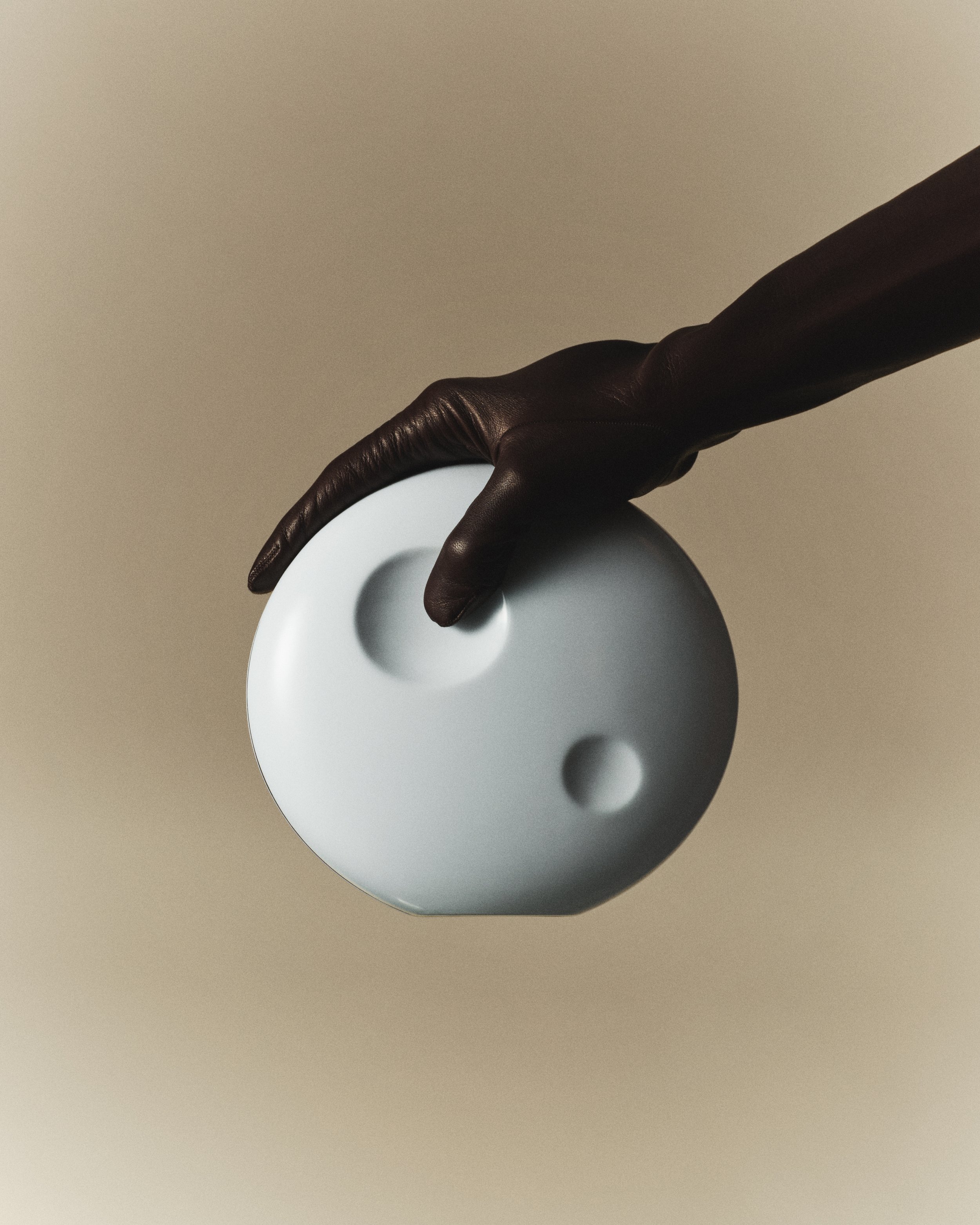 Eittem_Pale Blue Moon_Hand Model 1.jpeg