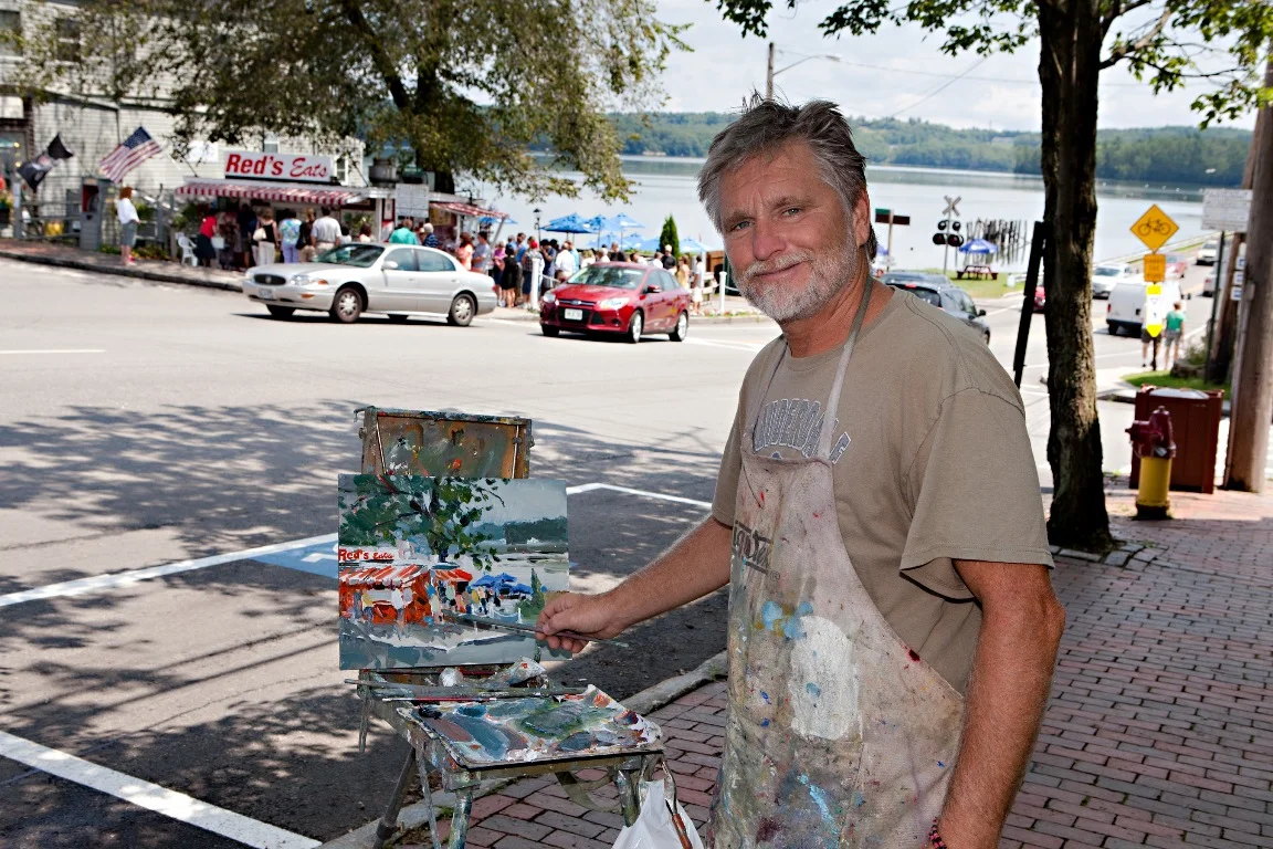 Artist Bob Noreika paints Wiscasset during the first WAW!