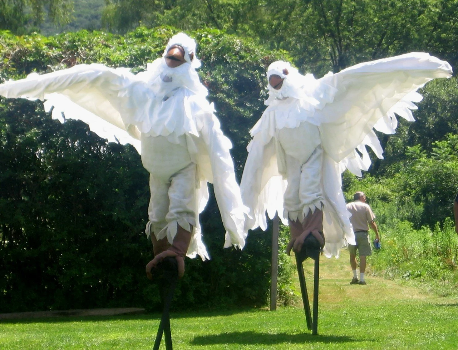 Hip Hop Dancers, Stilt Walkers Perform at WAW, August 26