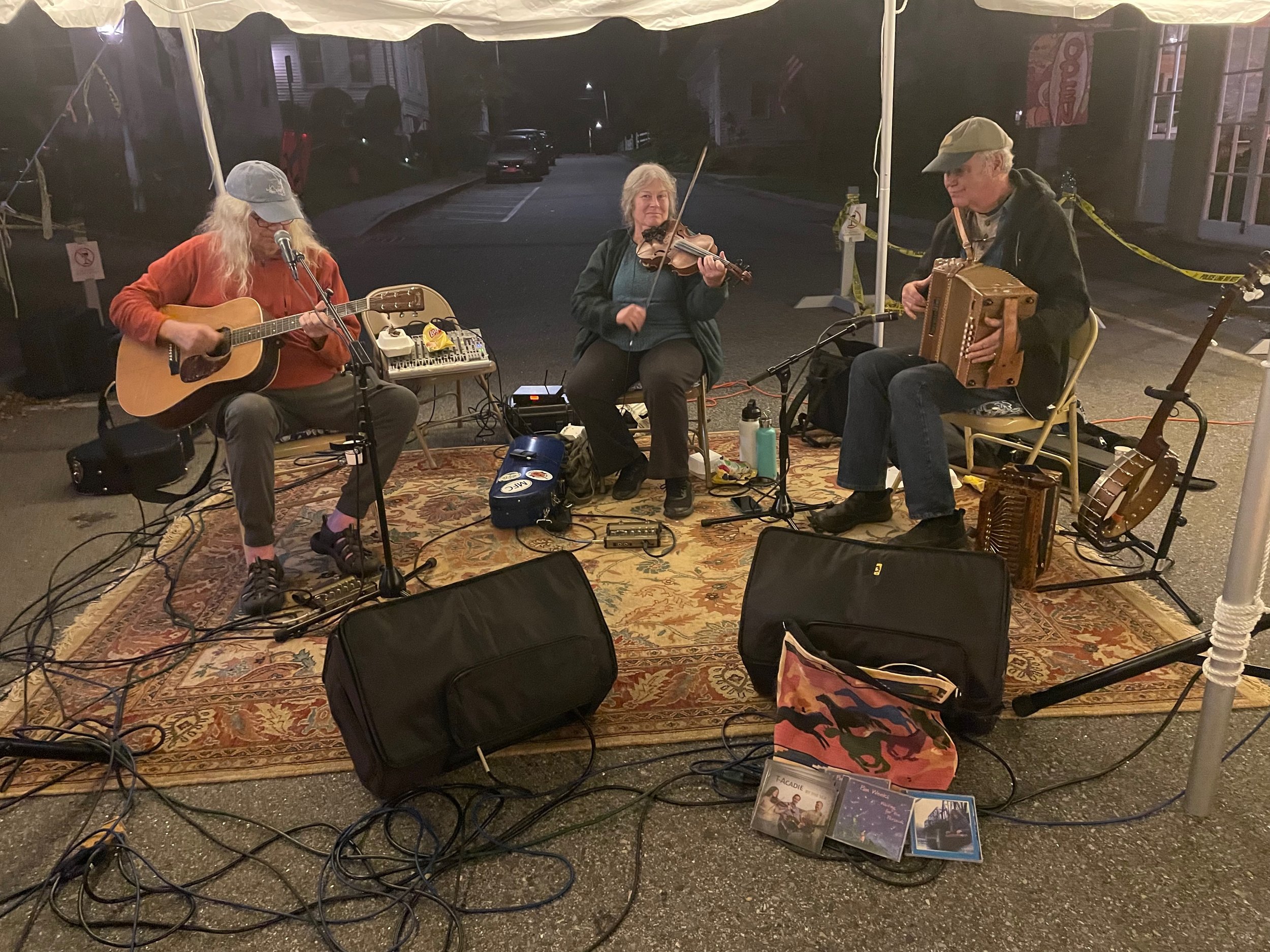 T-Acadie plays and calls contra dances.