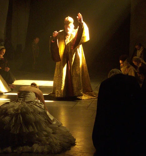 King Lear, filming of RSC theatre production, Ian McKellen and Romila Garai, directed by Trevor Nunn (art director, set decorator credit)