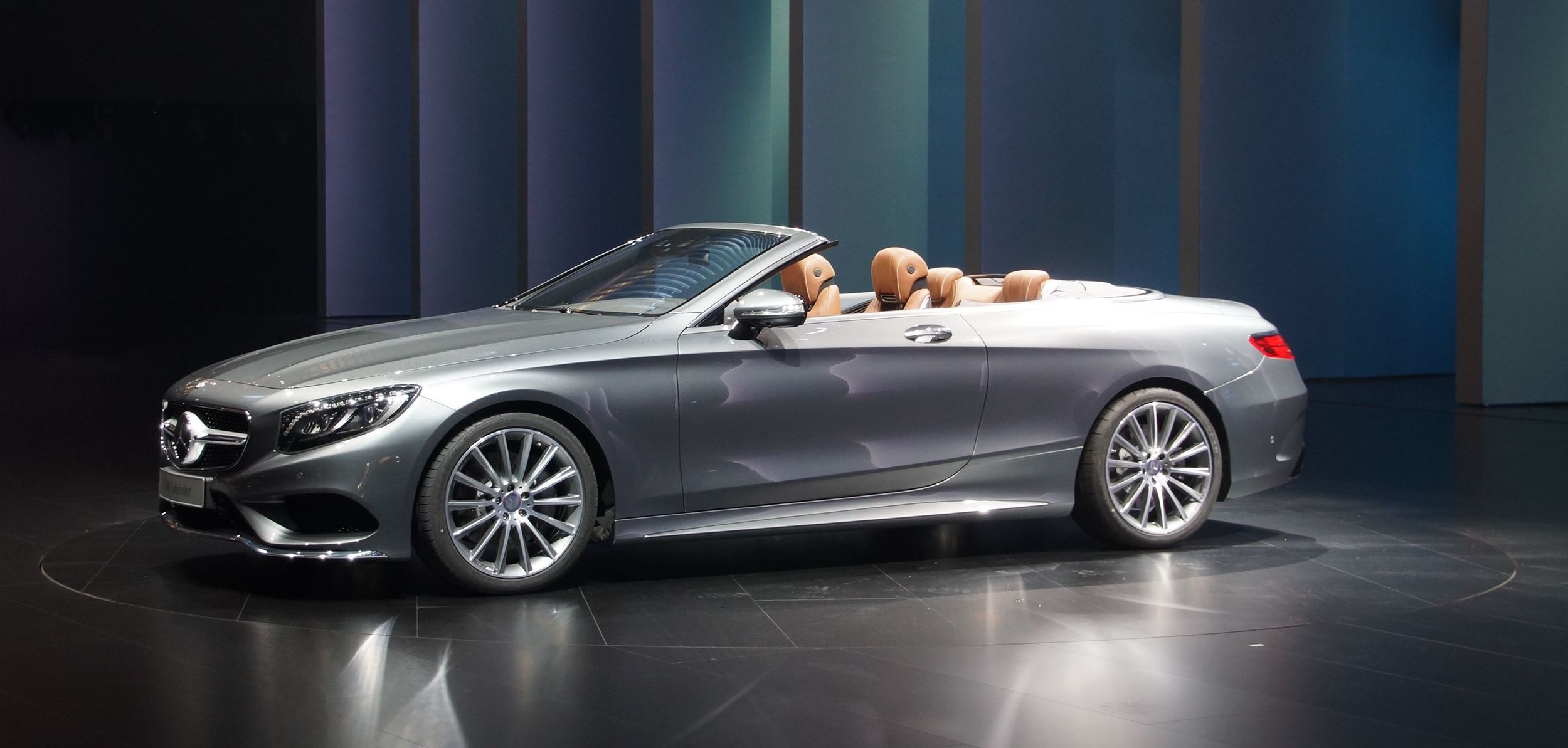 Mercedes-Benz_S_500_bei_der_IAA_2015_in_Frankfurt.jpg