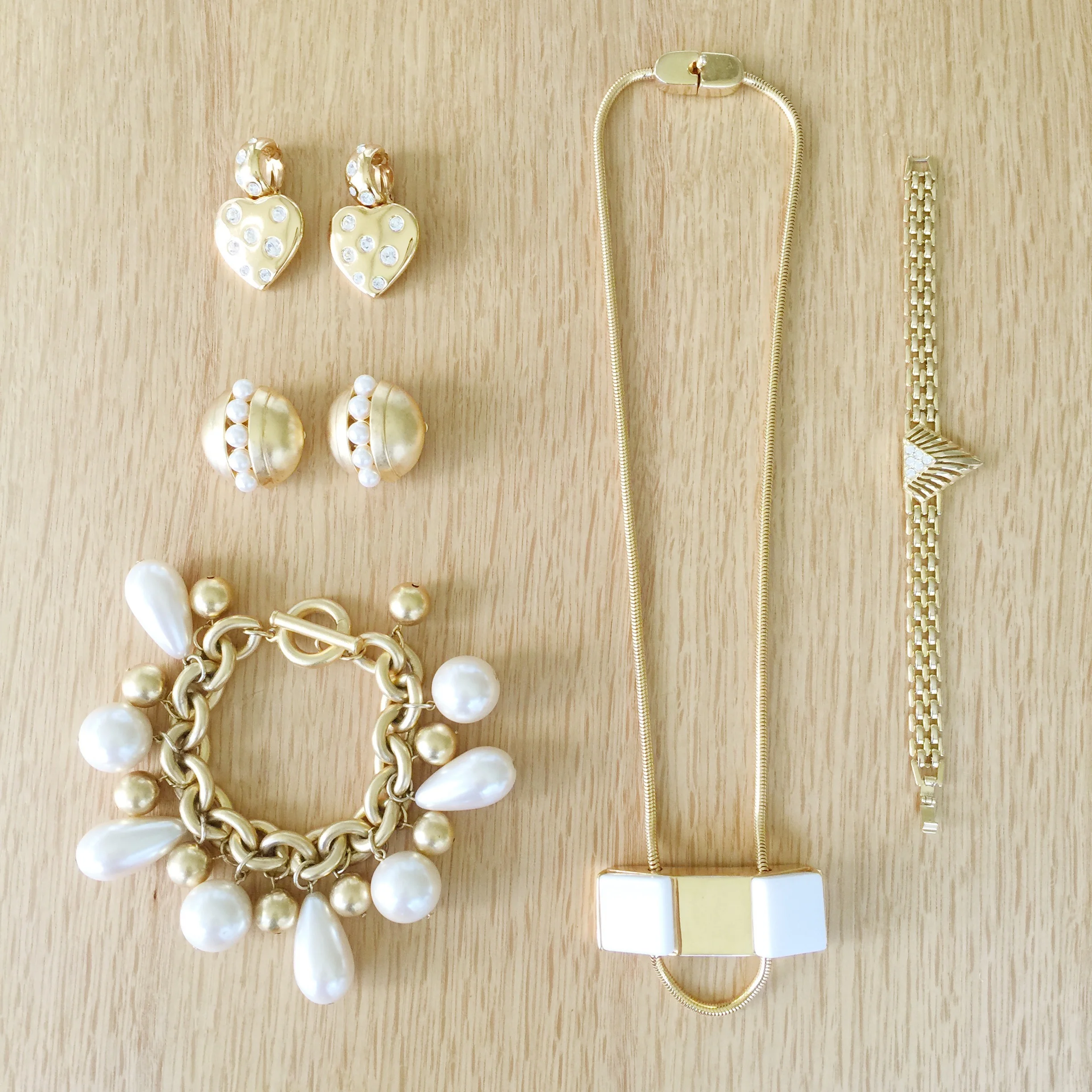 Jewelry: vintage curated by @cocobouche Photography: @cocobouche