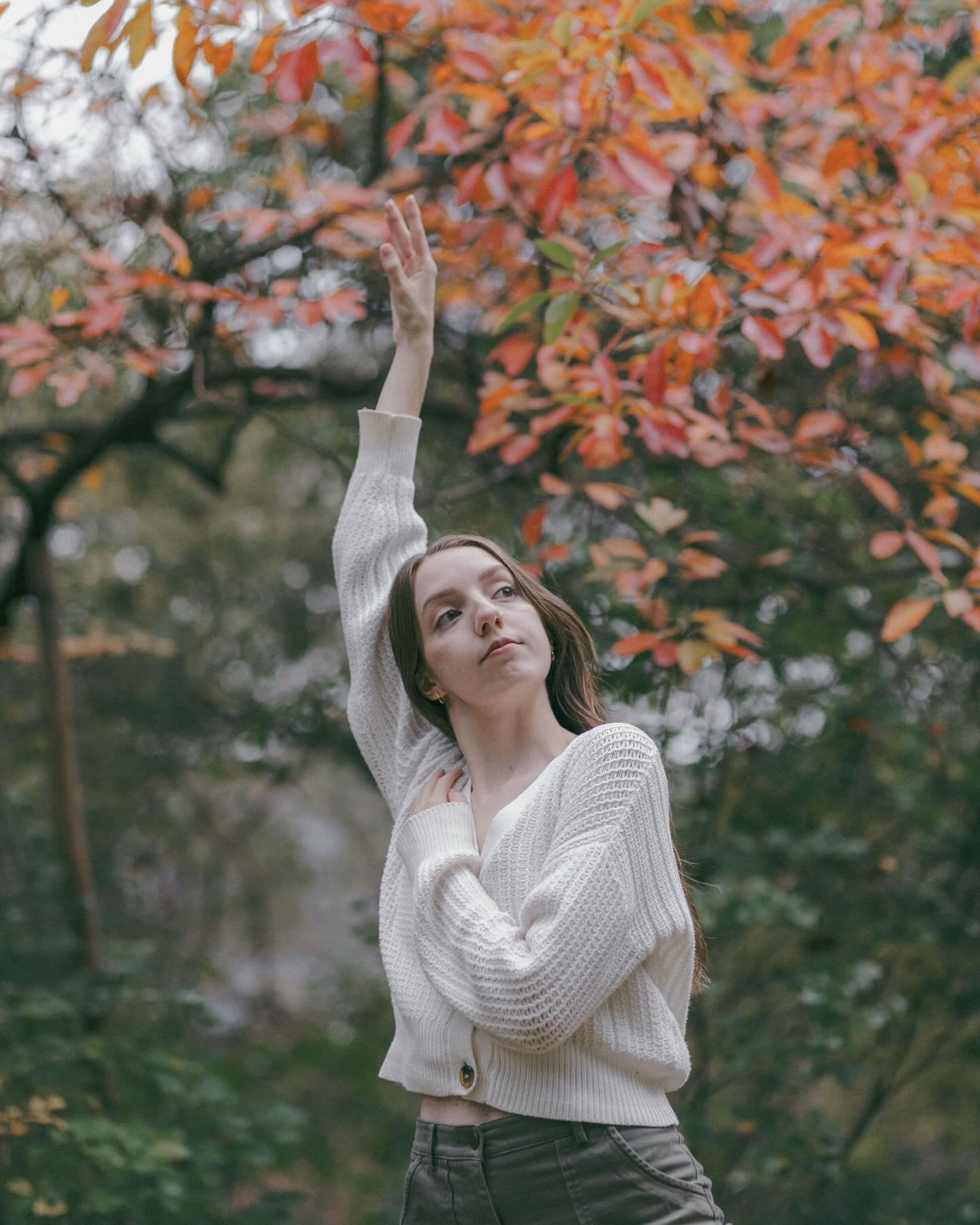 Leave it to Becca&mdash;the Autumn QUEEN&mdash;to shine on a cold and rainy day! 👑 

&mdash;
#dancephotography #incameraeffects #incameramovement #doubleexposure #creativephotography #trianglephotographer #ncphotographer #raleighphotographer #durham