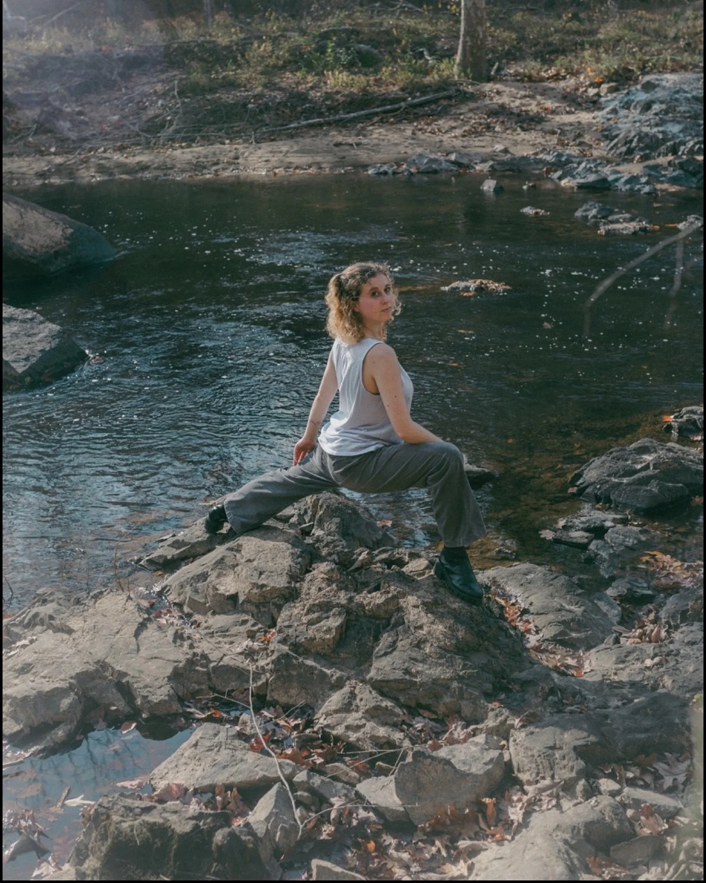 Swipe to see Sydney serve the ultimate Fosse pass&eacute;. ➡️

&mdash;
#dancephotography #incameraeffects #incameramovement #creativephotography #trianglephotographer #ncphotographer #raleighphotographer #durhamphotographer #creativeportrait #portrai