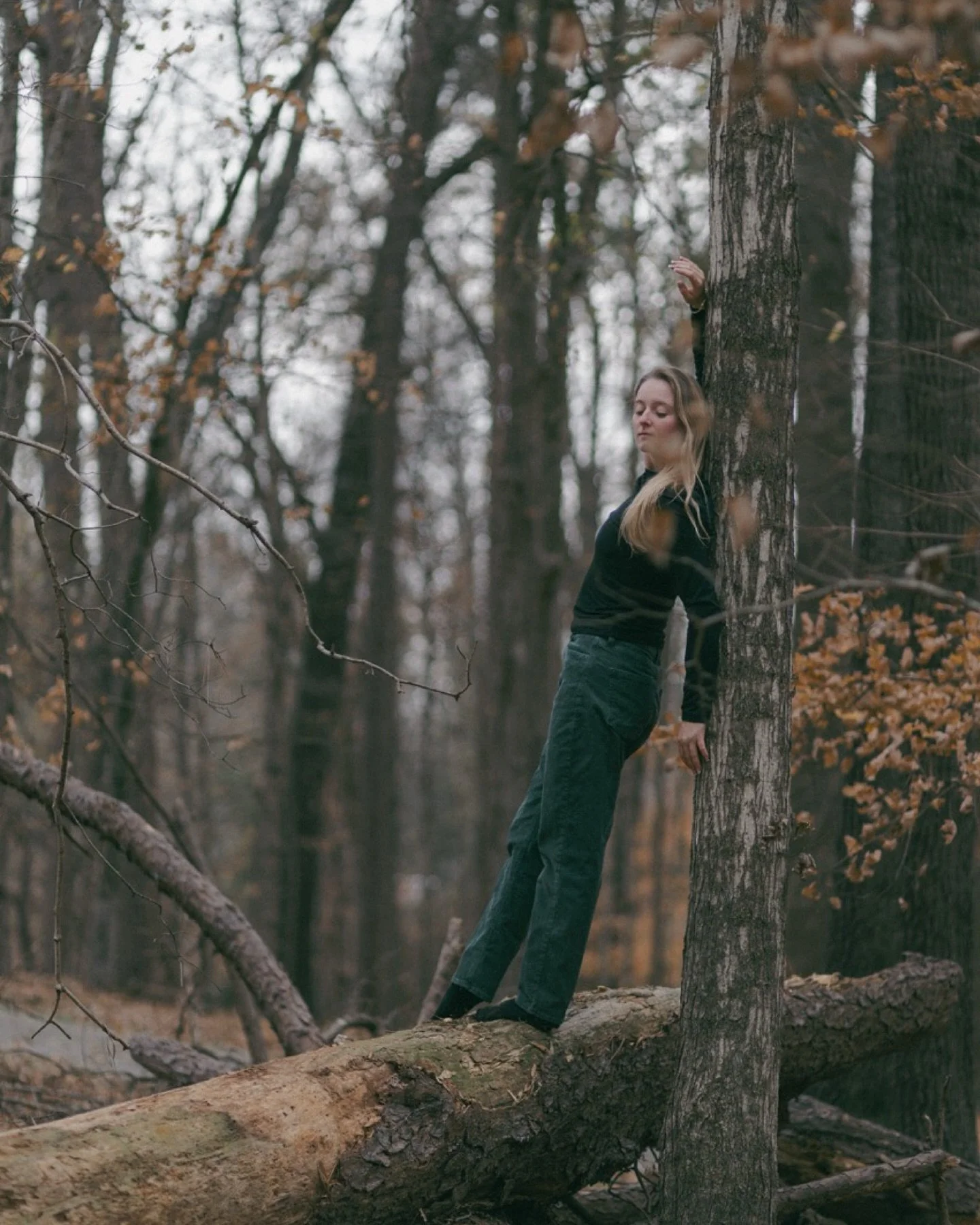 Okay so Bethany and I saw two deer gallop through a field and a huge vulture land by its nest and yet she still stole the show on this shoot! 👏

&mdash;
#dancephotography #incameraeffects #longexposure #incameramovement #creativephotography #triangl