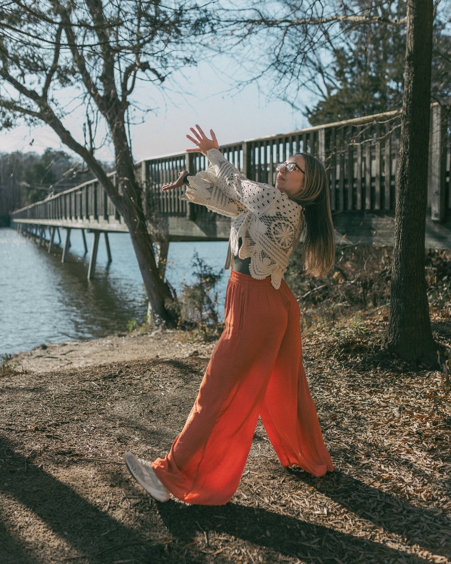 Mya got to do a duet with the wind and it was the most gorgeous partner work! 🍃

&mdash;

#dancephotography #ncdance #ncphotographer #creativeportraits #incameraeffects