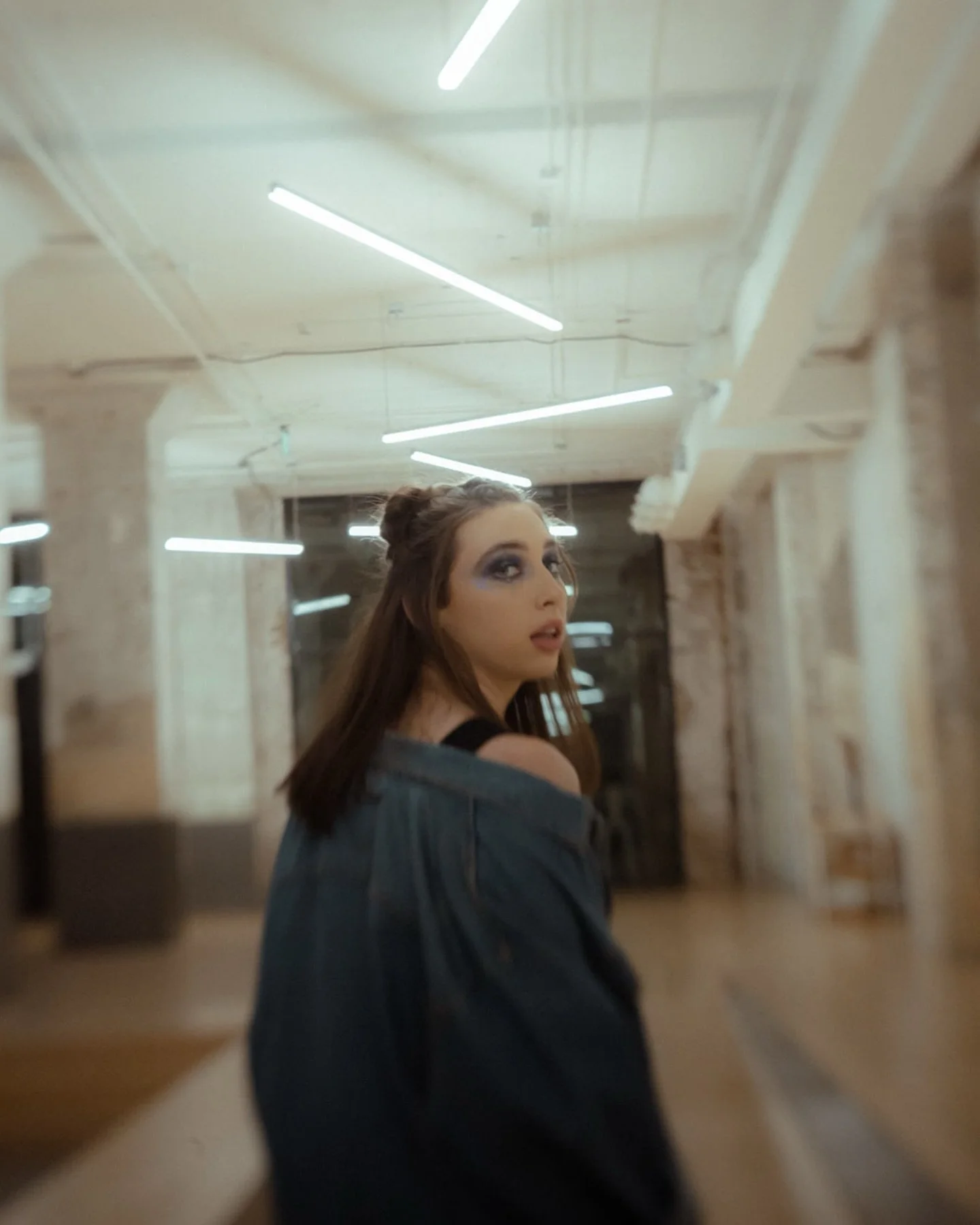 I NEED SUGGESTIONS ‼️ Share your favorite indoor places in the Triangle that are fee-free and would be cool to shoot in! I&rsquo;m really missing how perfect Crosstown Concourse is for winter photoshoots right now&hellip; 

&mdash;

NC Photographer &