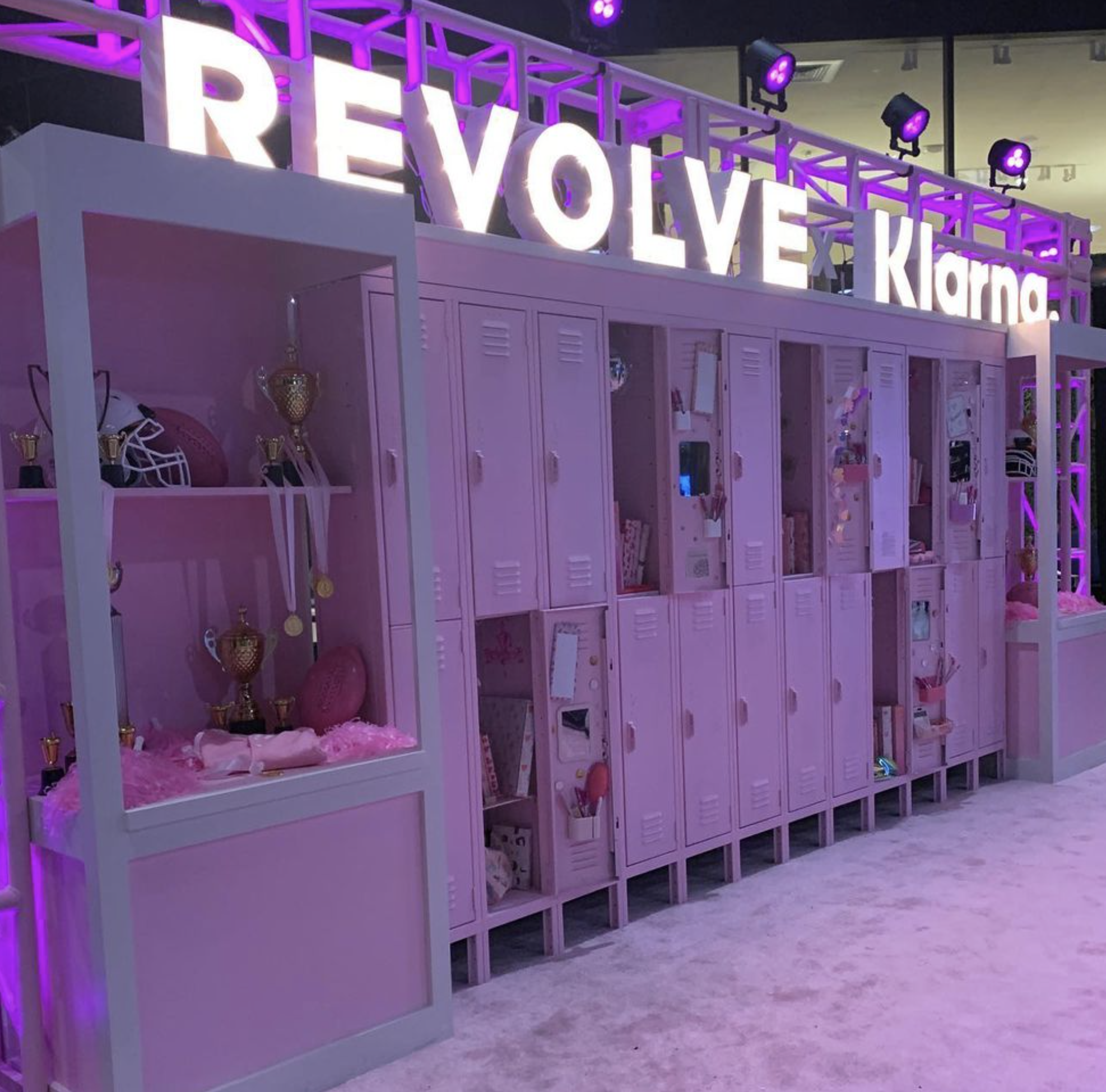 REVOLVE KLARNA (2).png