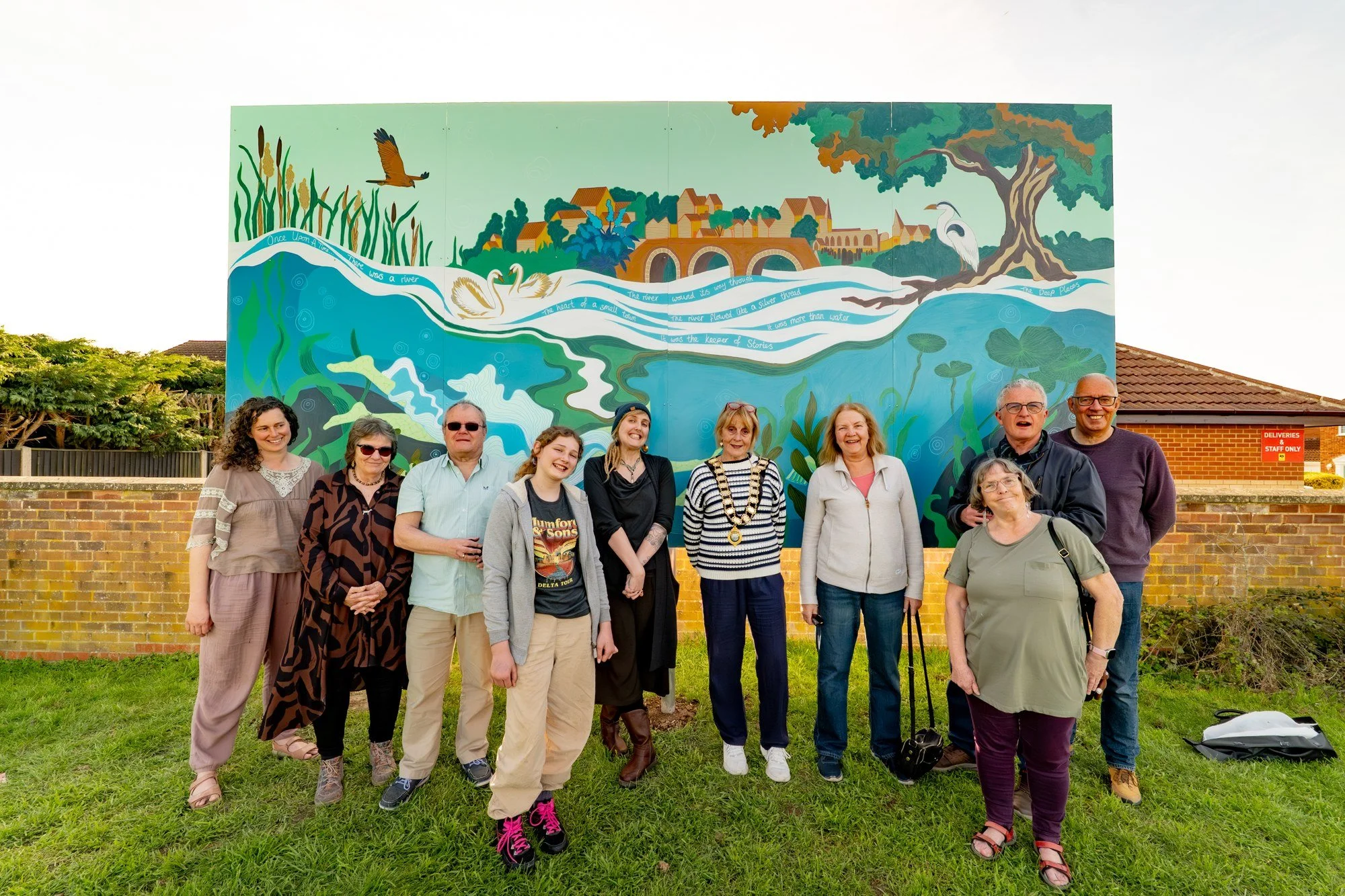 12-mural-unveiling-group.jpg