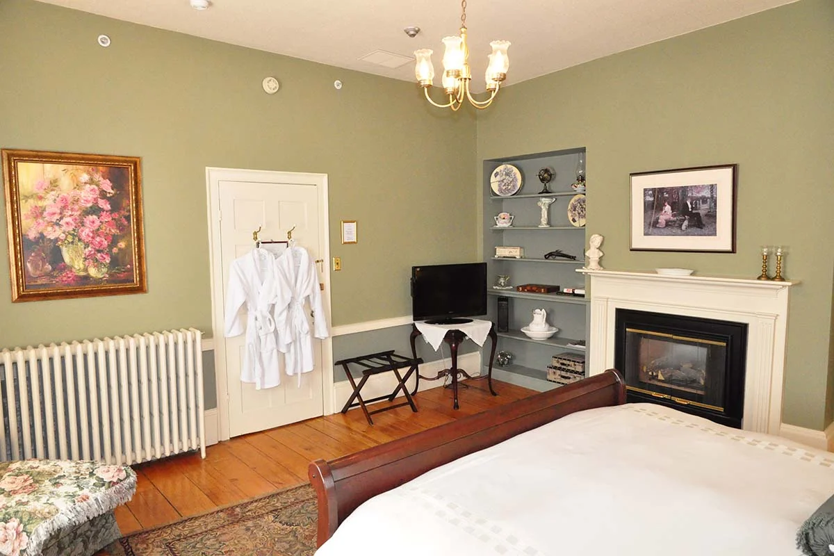 SirIsaacs_Bedchamber_Gallery5.jpg