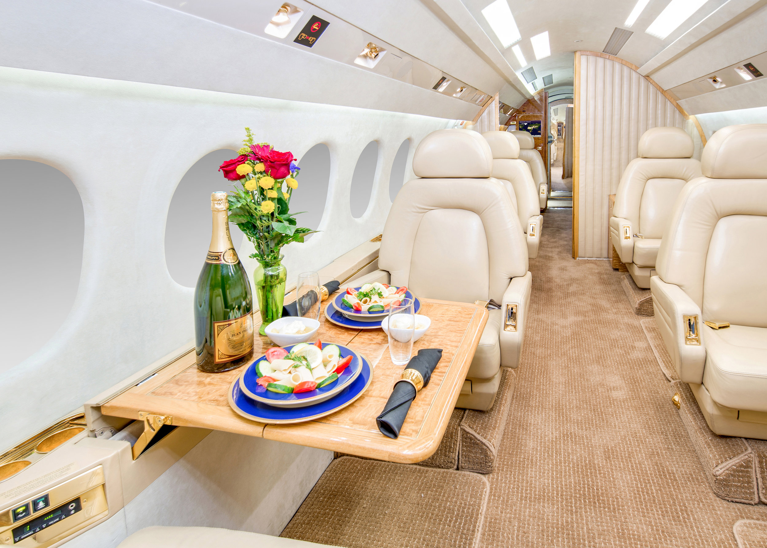 fwd cabin facing aft place setting.jpg