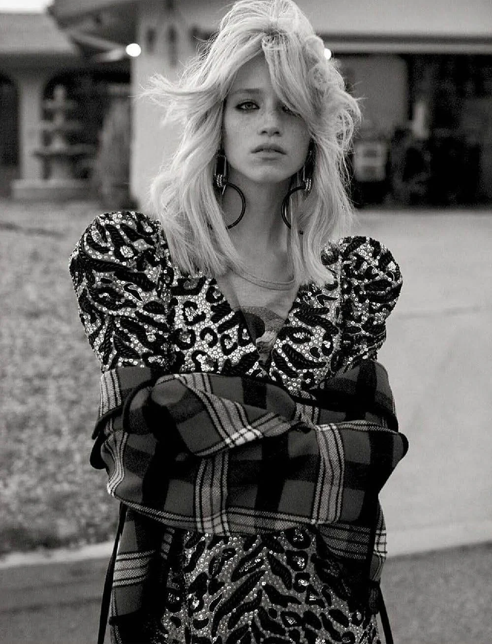 Carolina-Burgin-and-Rebecca-Leigh-Longendyke-by-Josh-Olins-for-Vogue-Italia-May-2019-6.jpeg