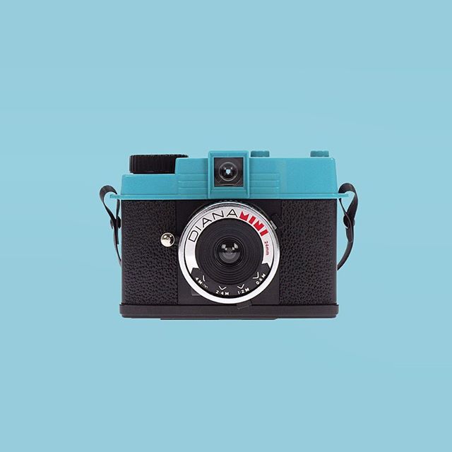 Have you ever had interest in exploring traditional film photography? How about in a whole new way using the serendipity of a toy camera? Today is the last day to register for the Photo Play cause with Andy Houston at @manifestdrawingcenter