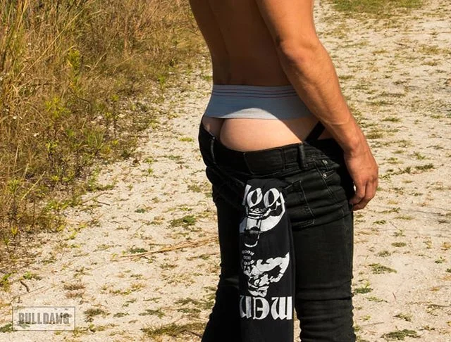 Hump day!
Model: @mdrnmstry
#bulldawg #bulldawgstudio #daddybulldawg #photography #malephotography #beard #menwithbeards #beardedimages #beardedphotographer