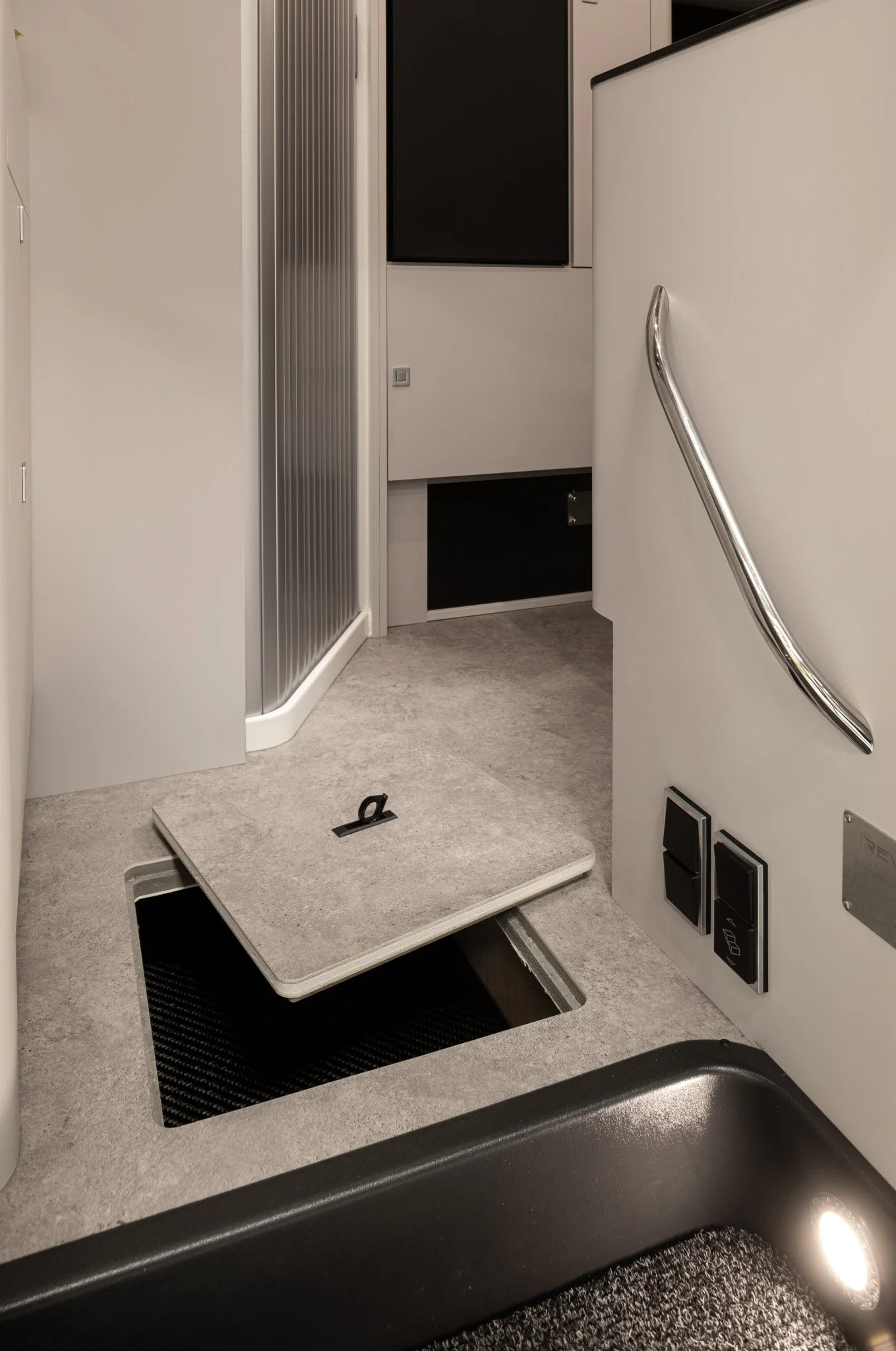 Revolux 2.5 white - 84.jpeg