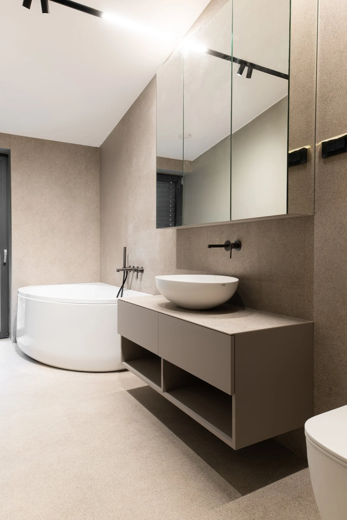 REF_2597 - 2048px.JPG