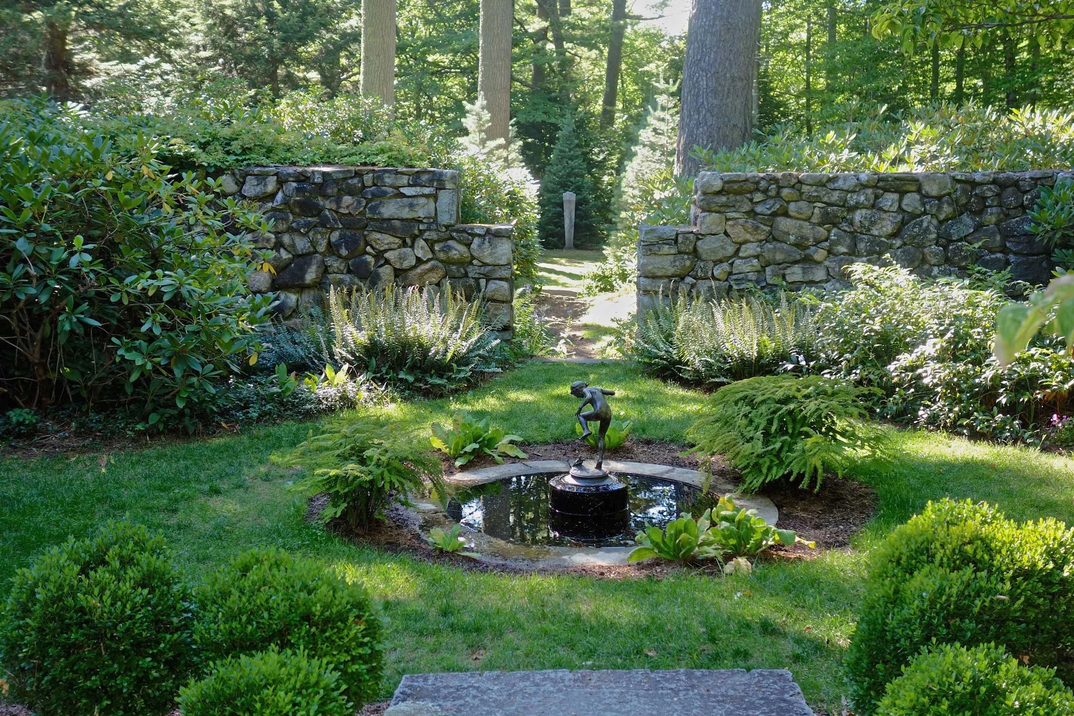 The-Fells-Estate-Rock-Walls-and-Fountain.jpg