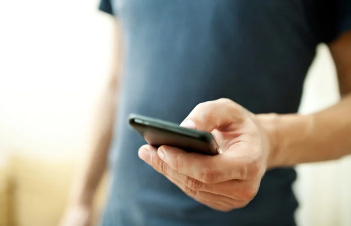 Local Students Begin Casually Texting Old Hook Ups, Weed Dealers to Prep for Winter Break