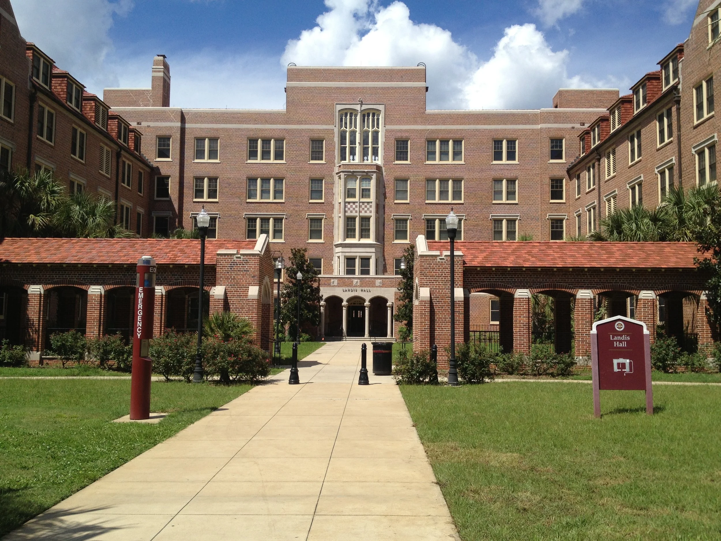 Landis_Hall_FSU_2013-09-05_16-16.jpg