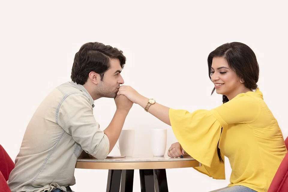Beautiful Well-Rounded Woman Caught Dating Absolute Monster Man Once Again