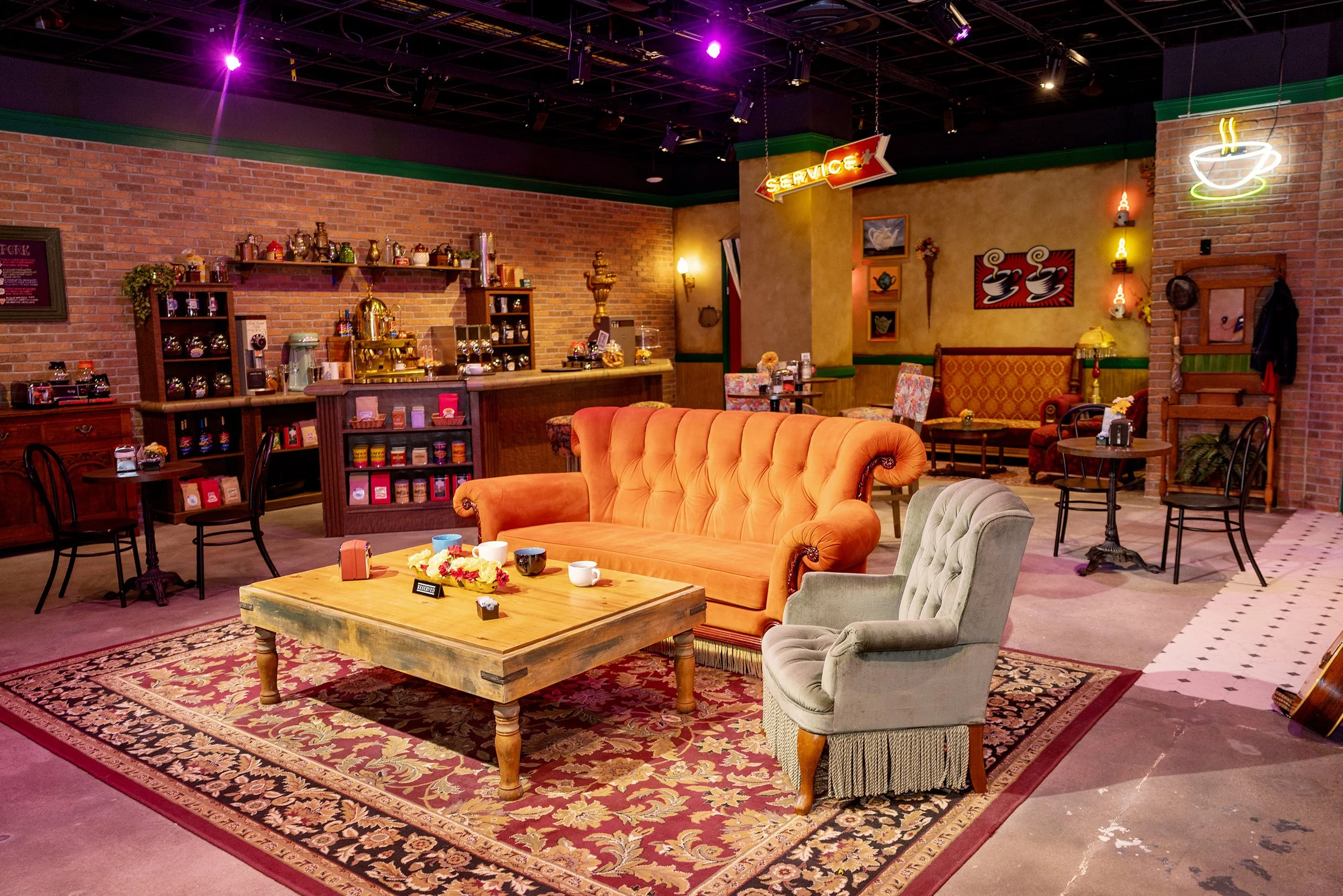 Central Perk Set Re-Creation (1).jpg