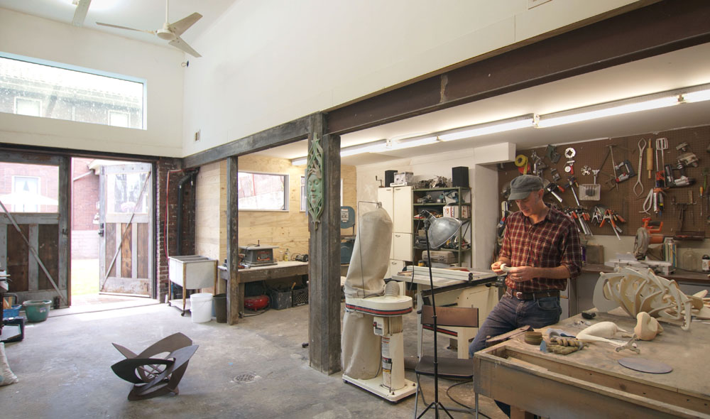  Woodworking and casting space. 