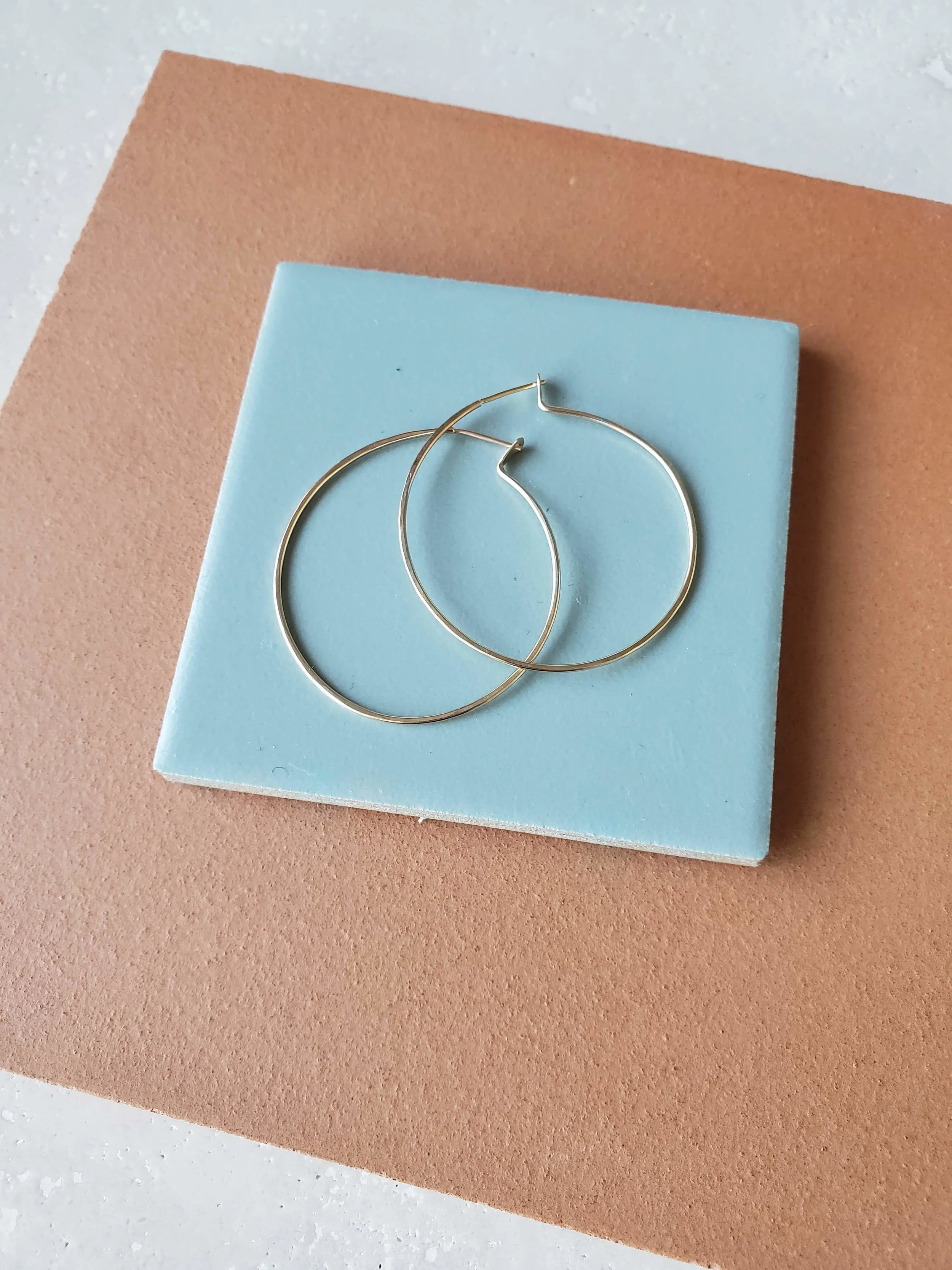 Hoop earrings in gold
