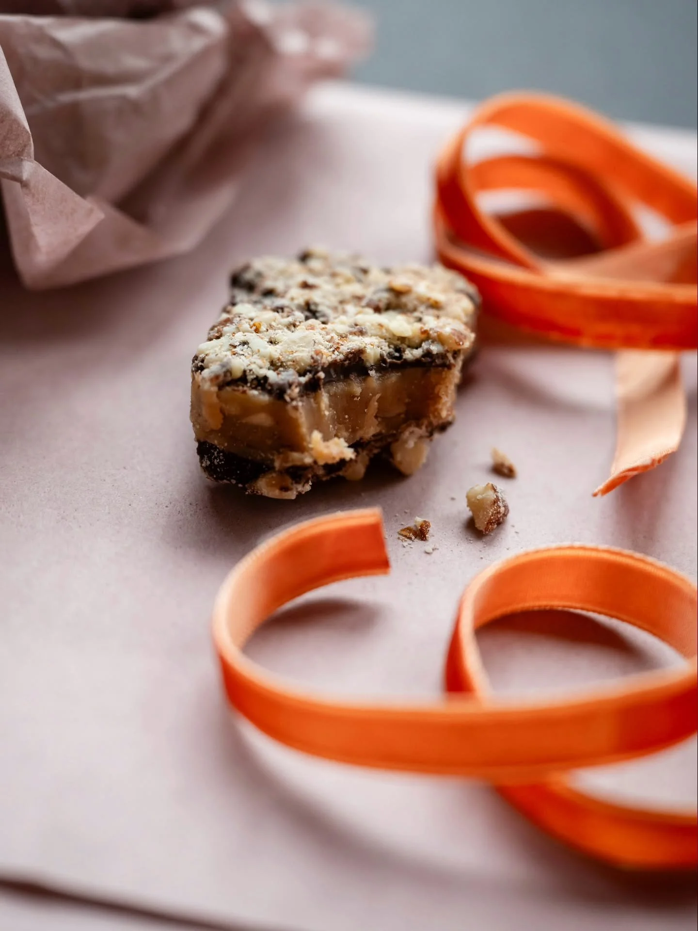 ☆Sweet treats ☆
Hi pals, I'm so excited to announce I've teamed up with @alchemysweetsandtreats and we're offering you a delicious sample of their toffee in every online order you place with me starting today, November 1st!
It's the most amazing dark