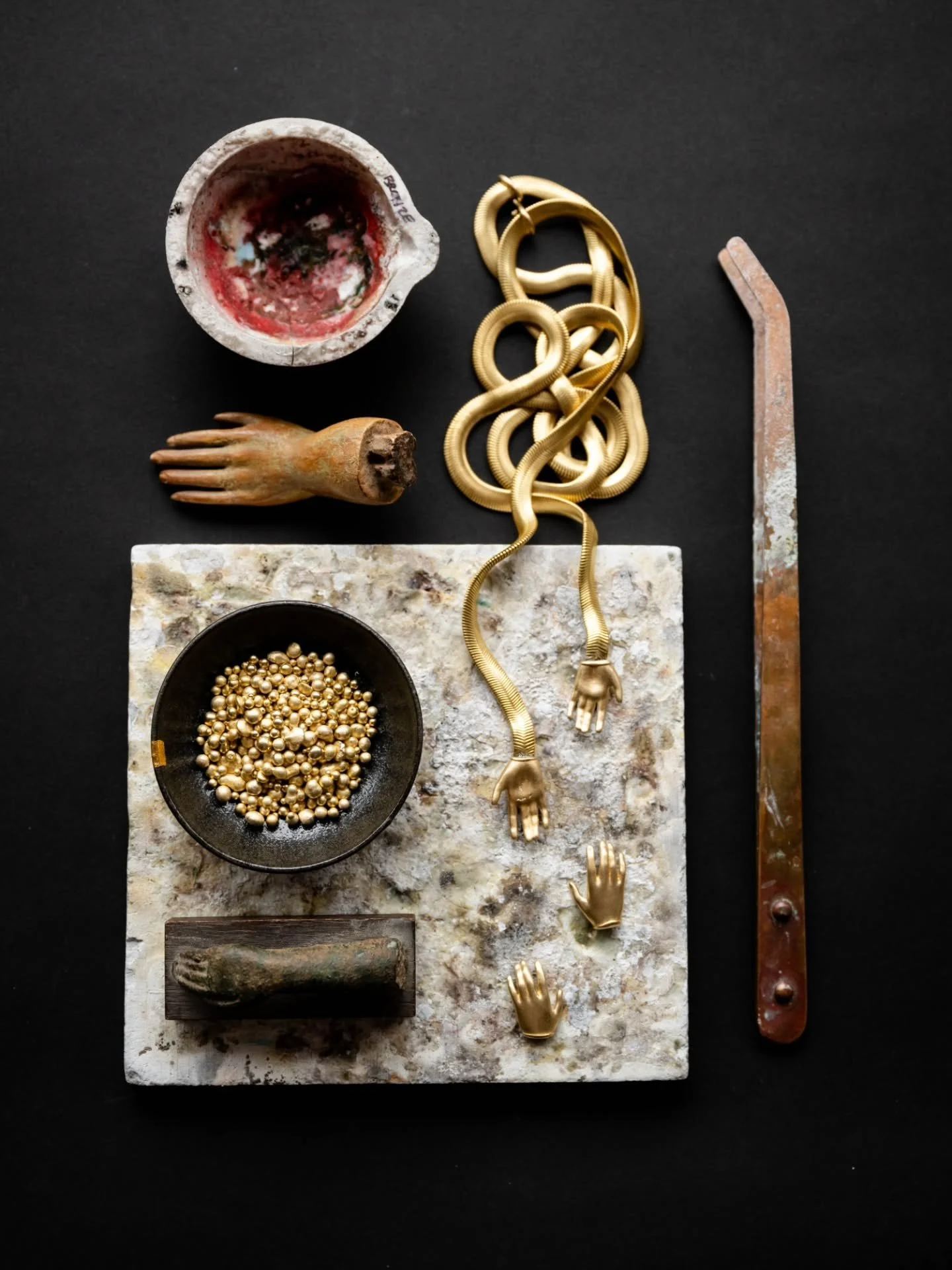 ☆Hand Bolo!☆
This new Bolo tie necklace is made from cast Barbie doll hands. A little reminder to stay playful and to honor your hands!
You can wear this bolo like a regular neck tie, or you can wrap it around to make it short, or drape or on the fro