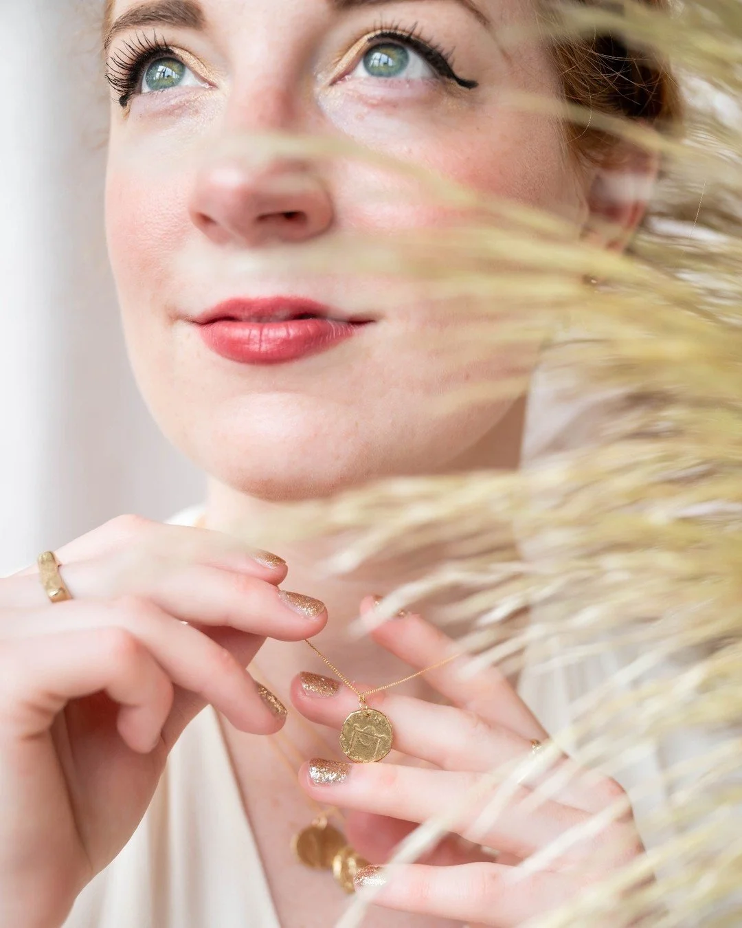 I love layering necklaces and these roman coin pieces add the perfect little piece of history and interest to my every day necklace stack. #samanthaslaterstudio
#howitsmadematters
#madewithintention
#madeinseattle
#coinjewelry
#romancing
#romancoinje