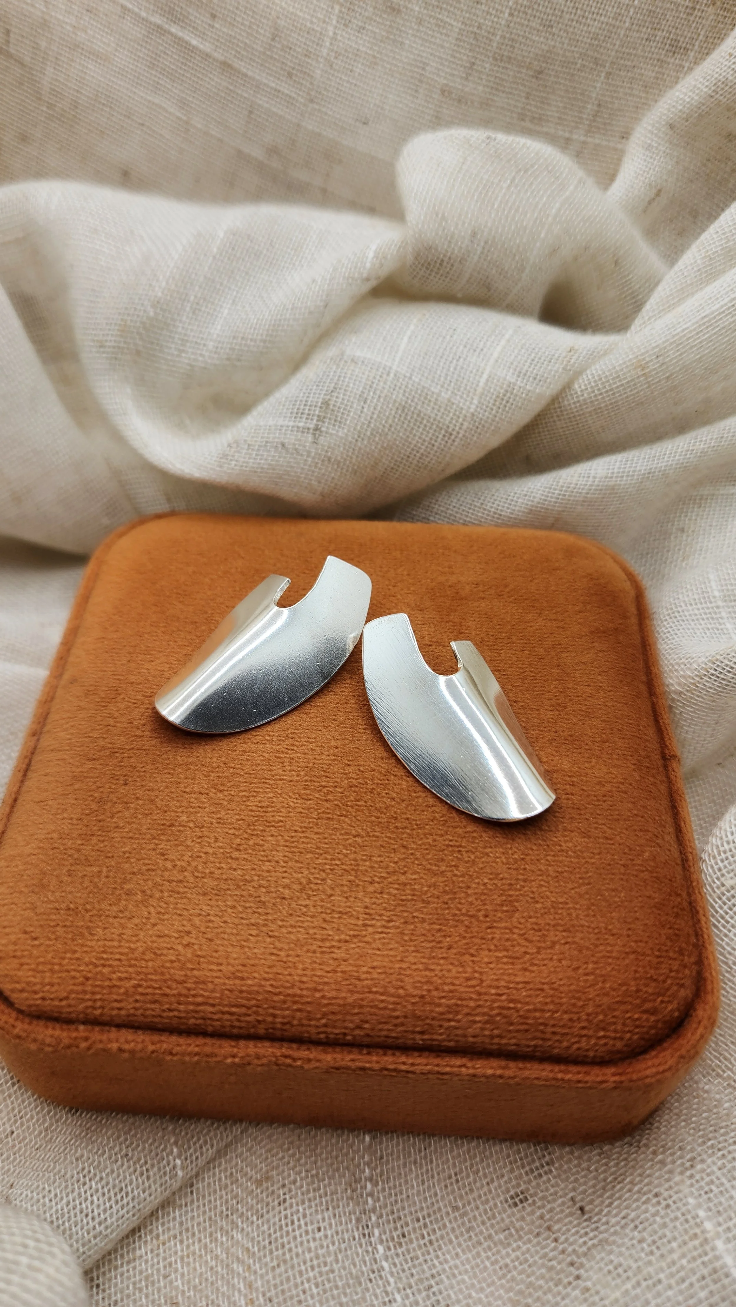 SALE Curved Mesa Earrings