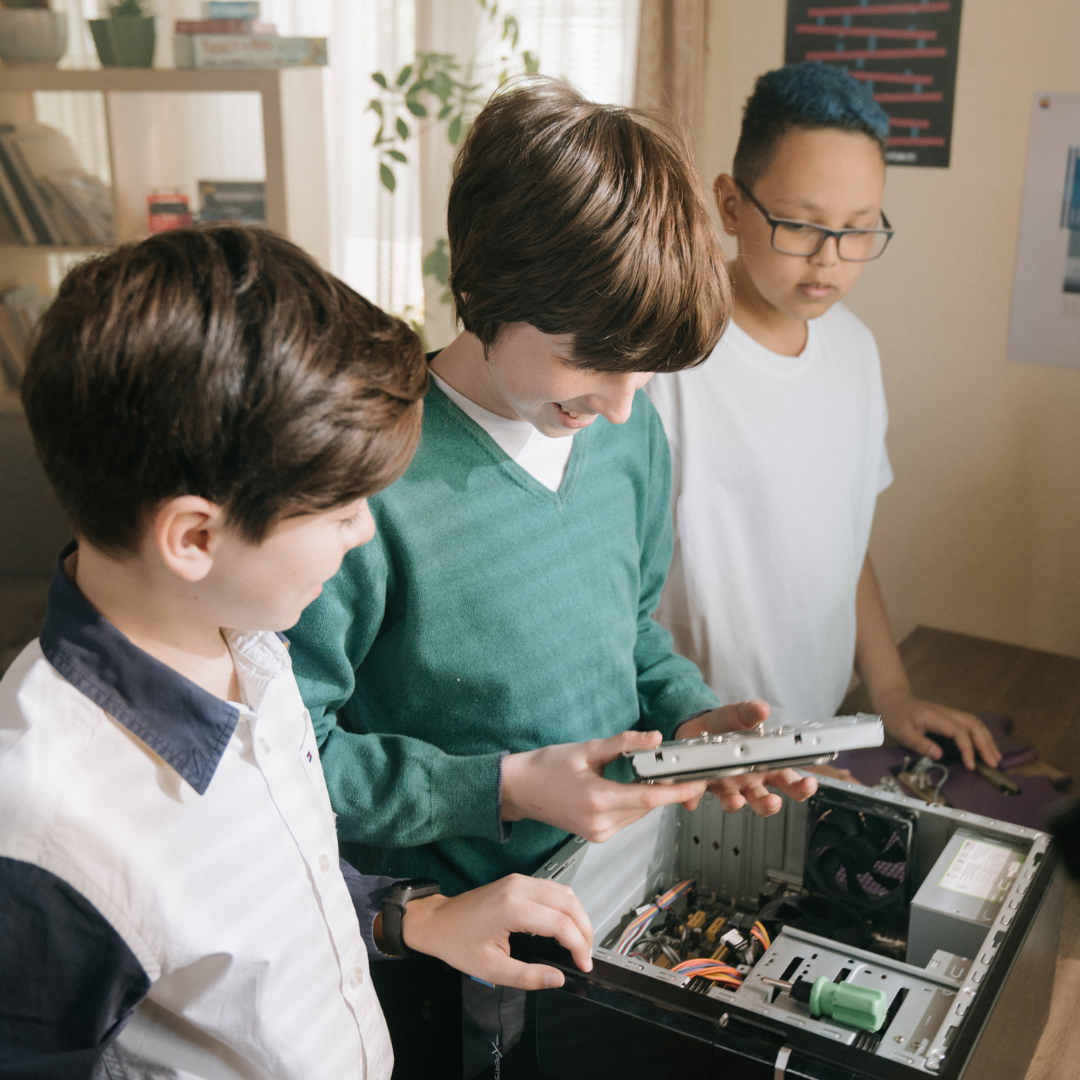 What's Inside of a Computer? | Coder Kids