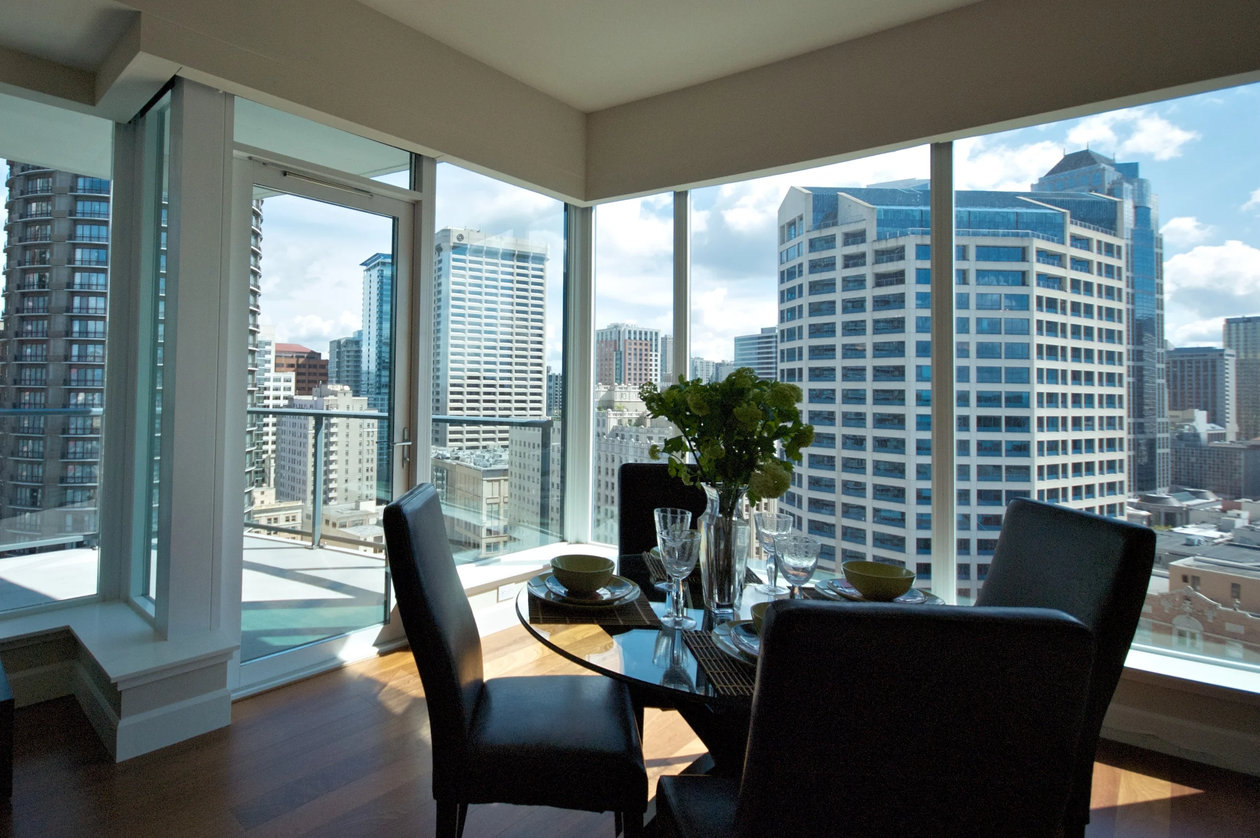 Dining to view 2.jpg