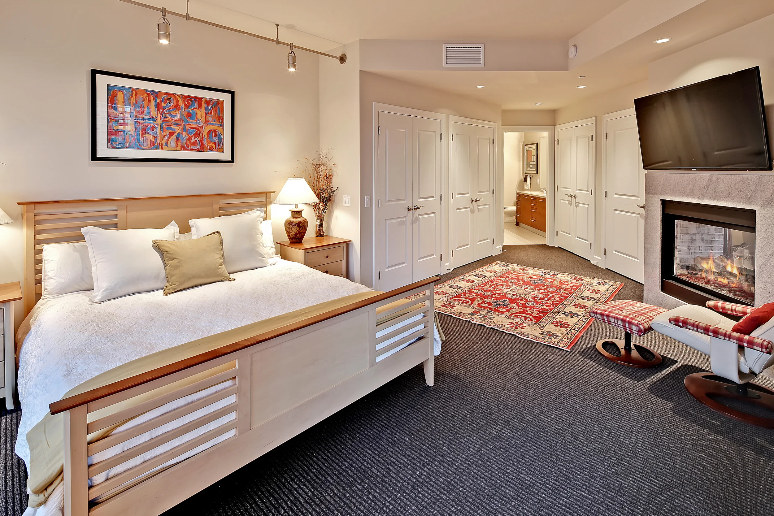 MasterBedroom3.jpg