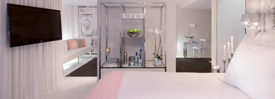 Signature-Suite-Bedroom-for-Gallery_940x340.jpg