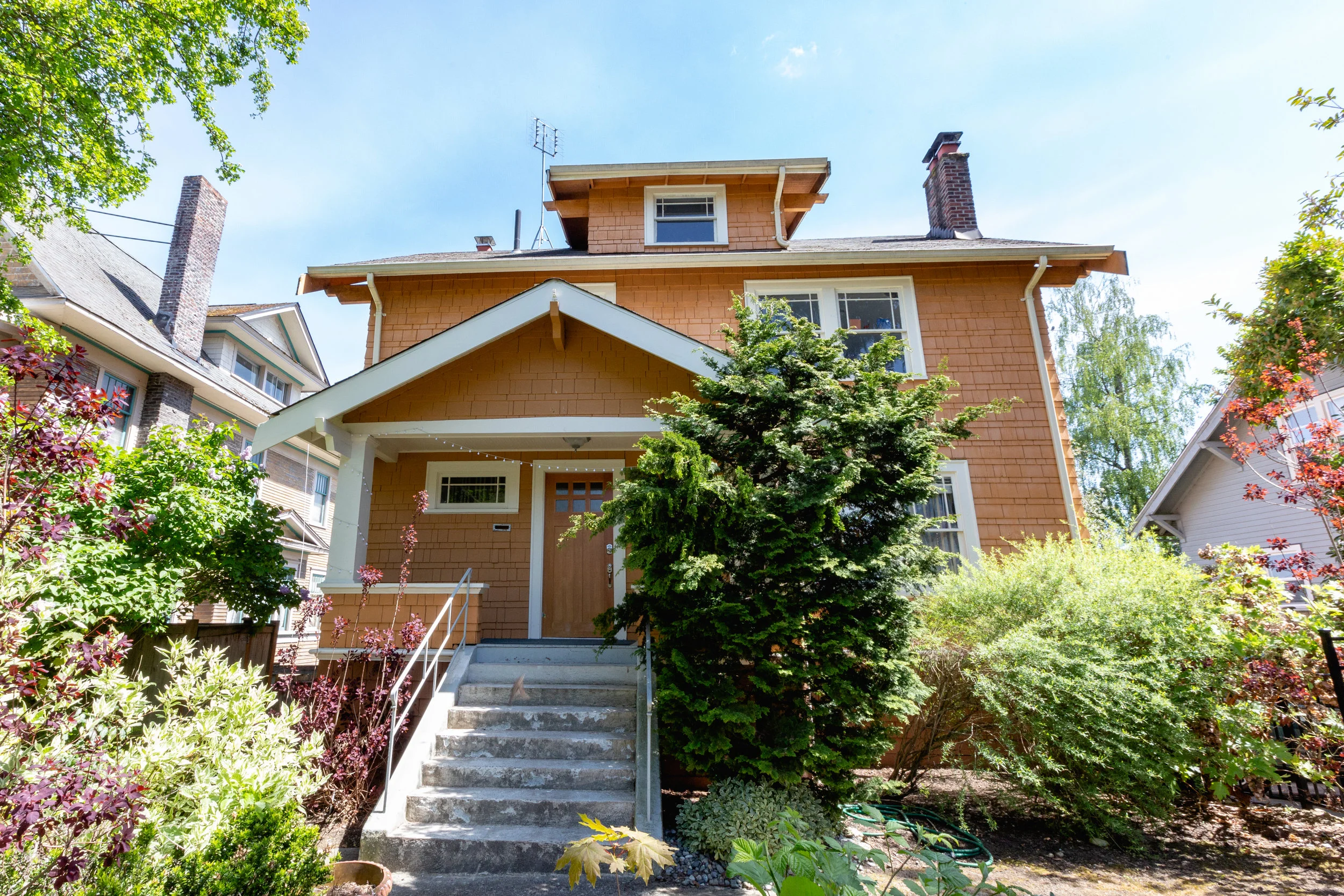 acacia house 2.jpg