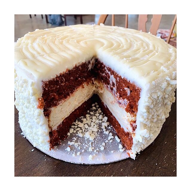 F R I Y A Y! Celebrate with this incredible cake that just hit Towncenter! 🎉 Red velvet cake with layers of creamy cheesecake! ❤️ Cookies and milk cake is also available! 🍪
.
.
.
.
#heritagehouse #heritagehousecoffeeandtea #hhriverfront #hhtowncent