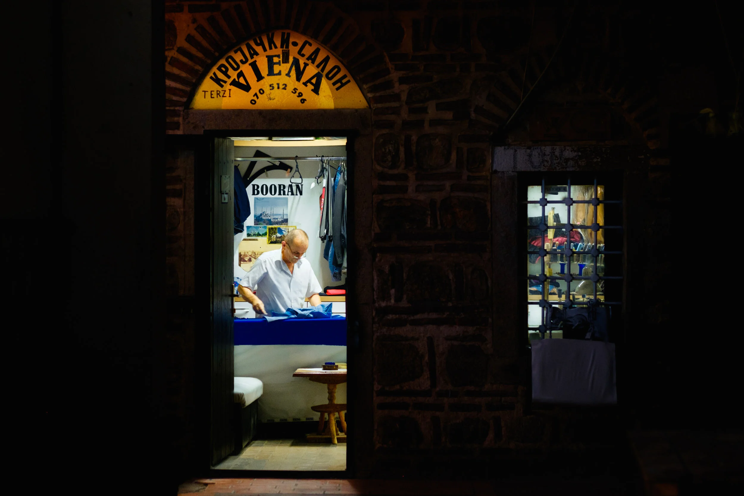 Skopje Turkish Bazaar worker.jpg