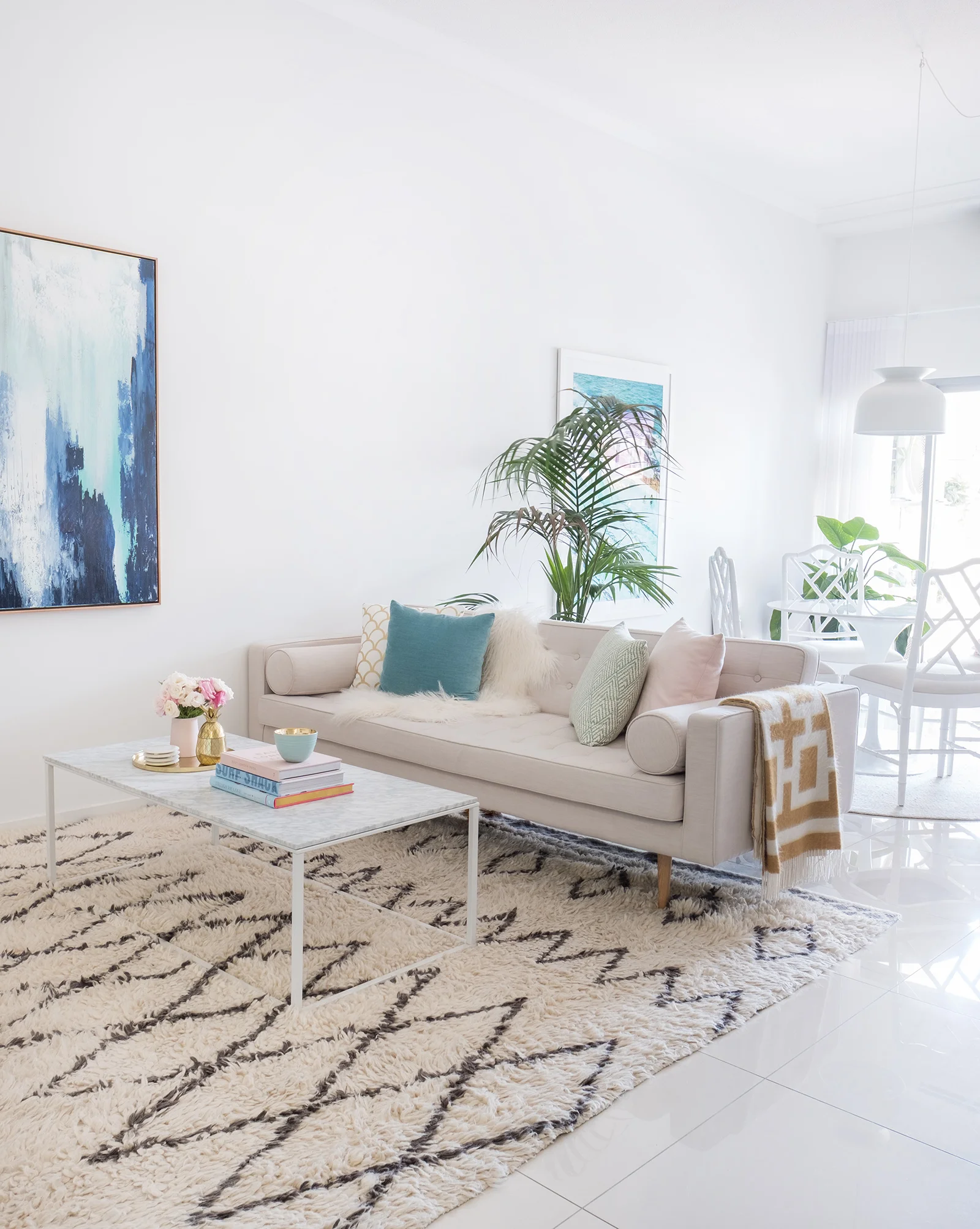 pink_loni_parker_living_room_reveal_globewest_sofa_blu_dot_coffee_table_blue_off_white_interior.jpg