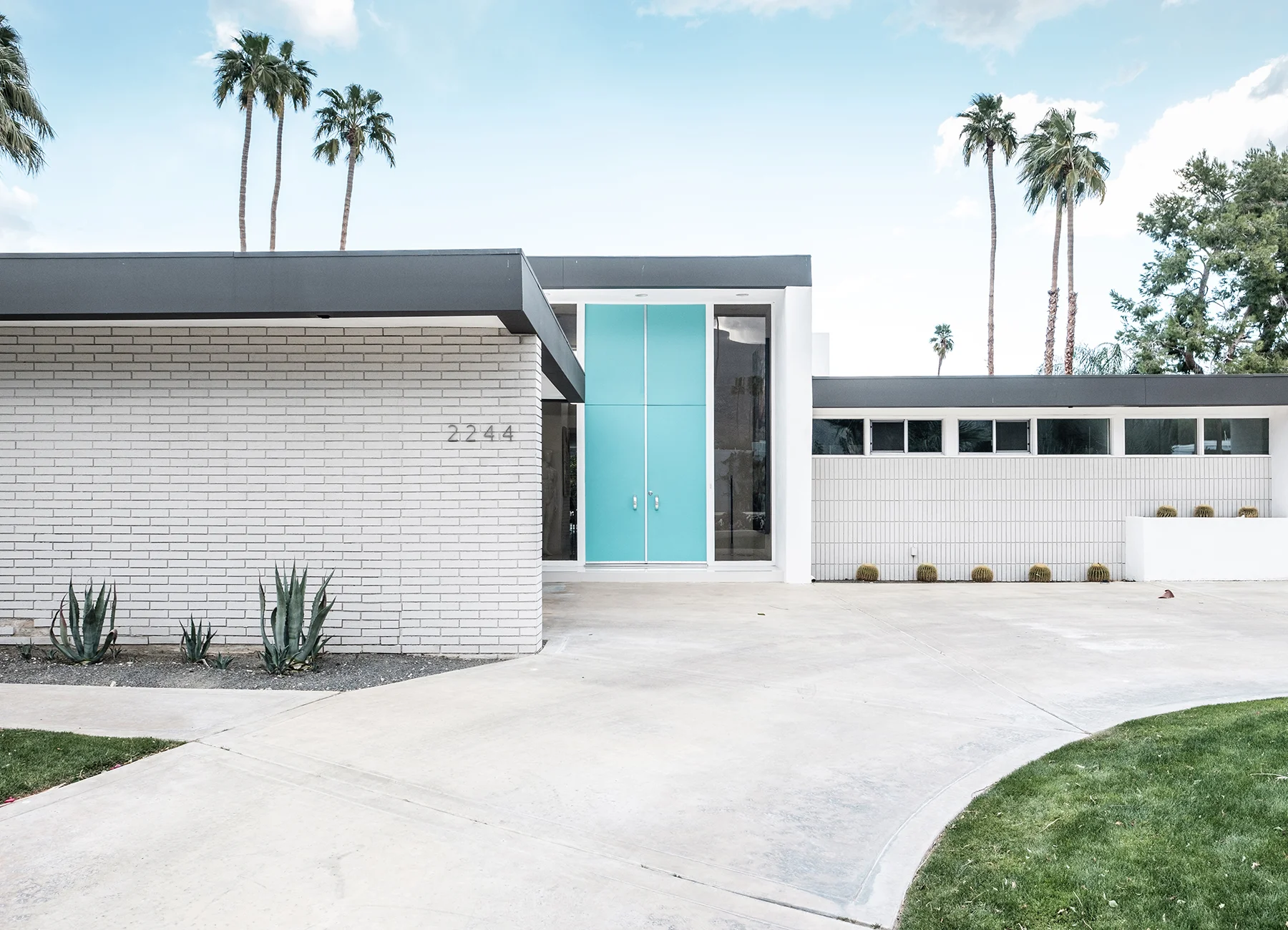 adore_blog_aqua_blue_door_palm_springs_tour.jpg