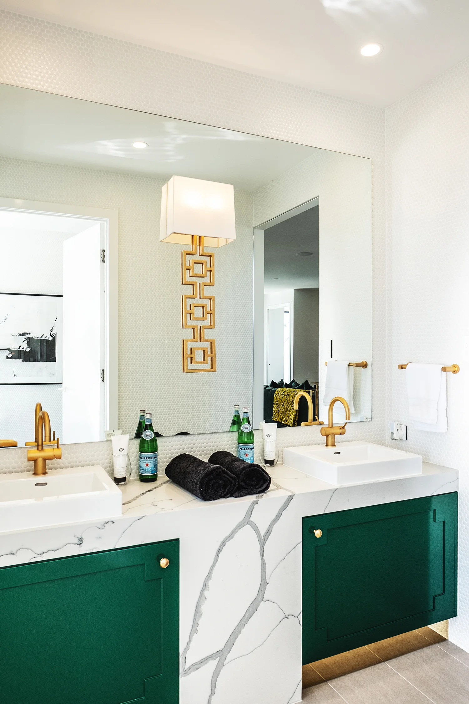 aston_milan_palm_springs_style_bathroom_kelly_green_gold_glamour_luxury_luxe.jpg