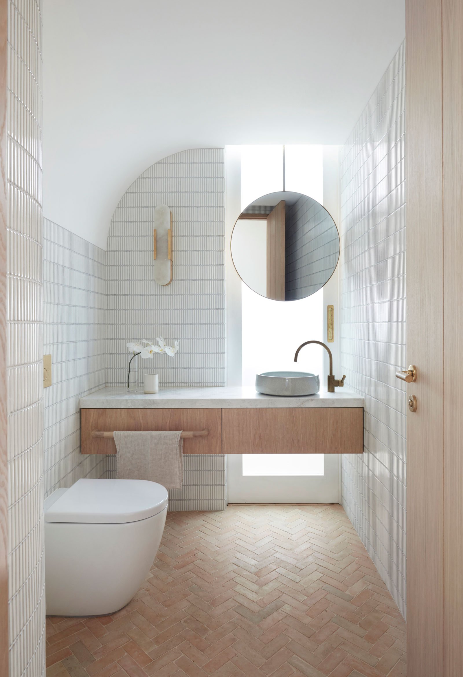 Small Bathroom Ideas: Contemporary-Style Baths